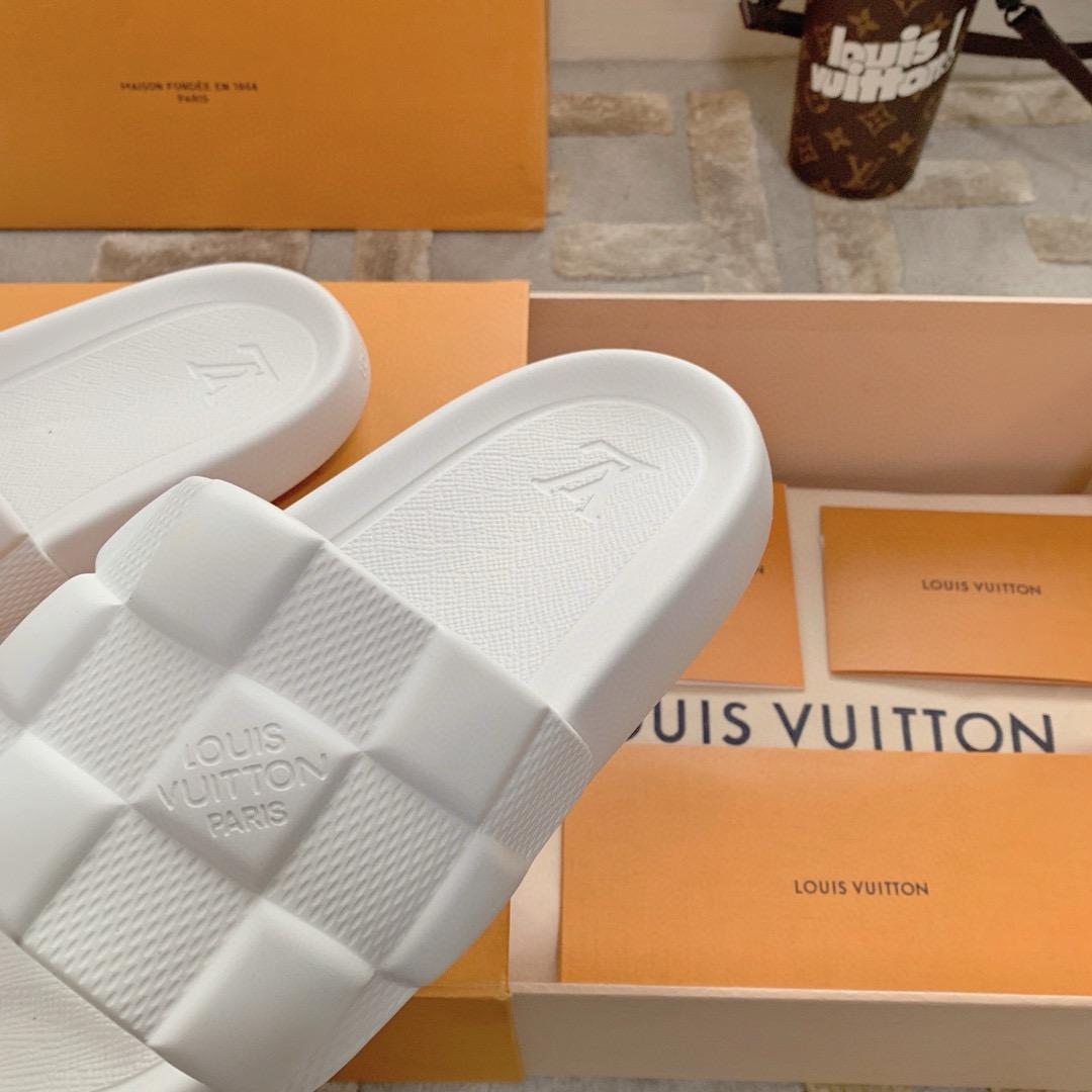 LV  Louis Vuitton ｜情侶款 🧑‍🤝‍🧑 Waterfront系列 純白色 3D壓花logo沙灘拖鞋 36-45