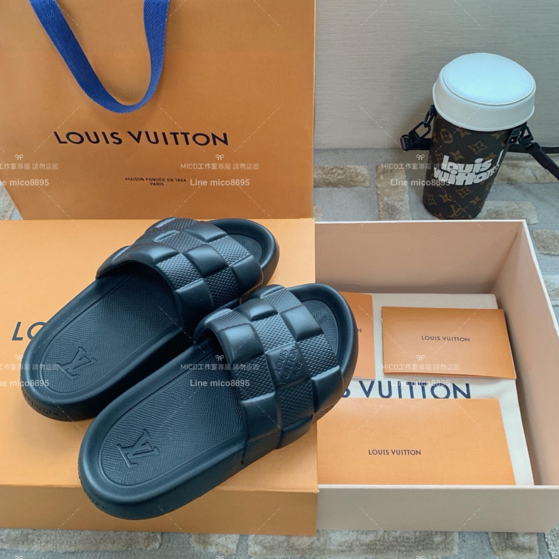 LV  Louis Vuitton ｜情侶款 🧑‍🤝‍🧑 Waterfront系列 黑色 3D壓花logo沙灘拖鞋 36-45