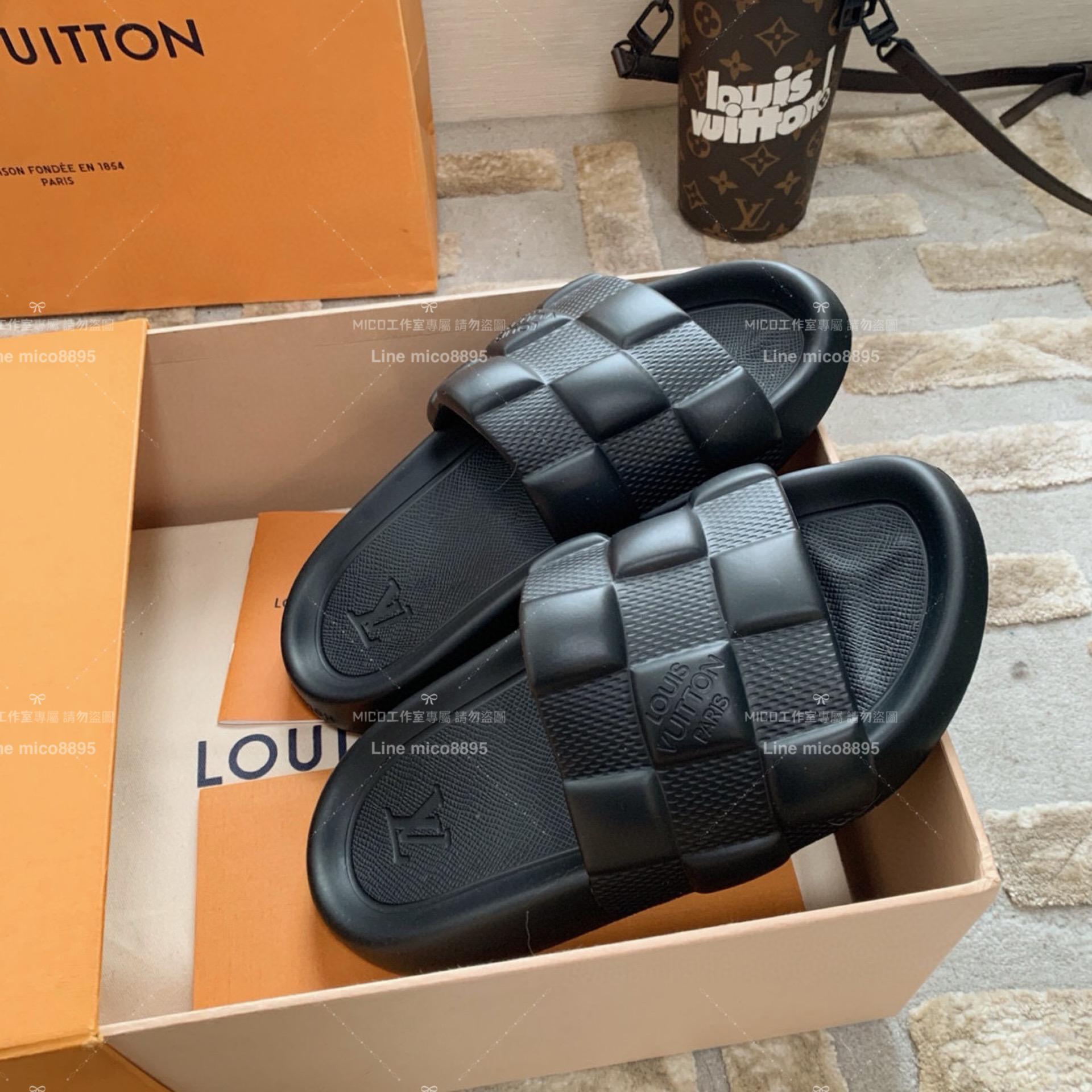 LV  Louis Vuitton ｜情侶款 🧑‍🤝‍🧑 Waterfront系列 黑色 3D壓花logo沙灘拖鞋 36-45