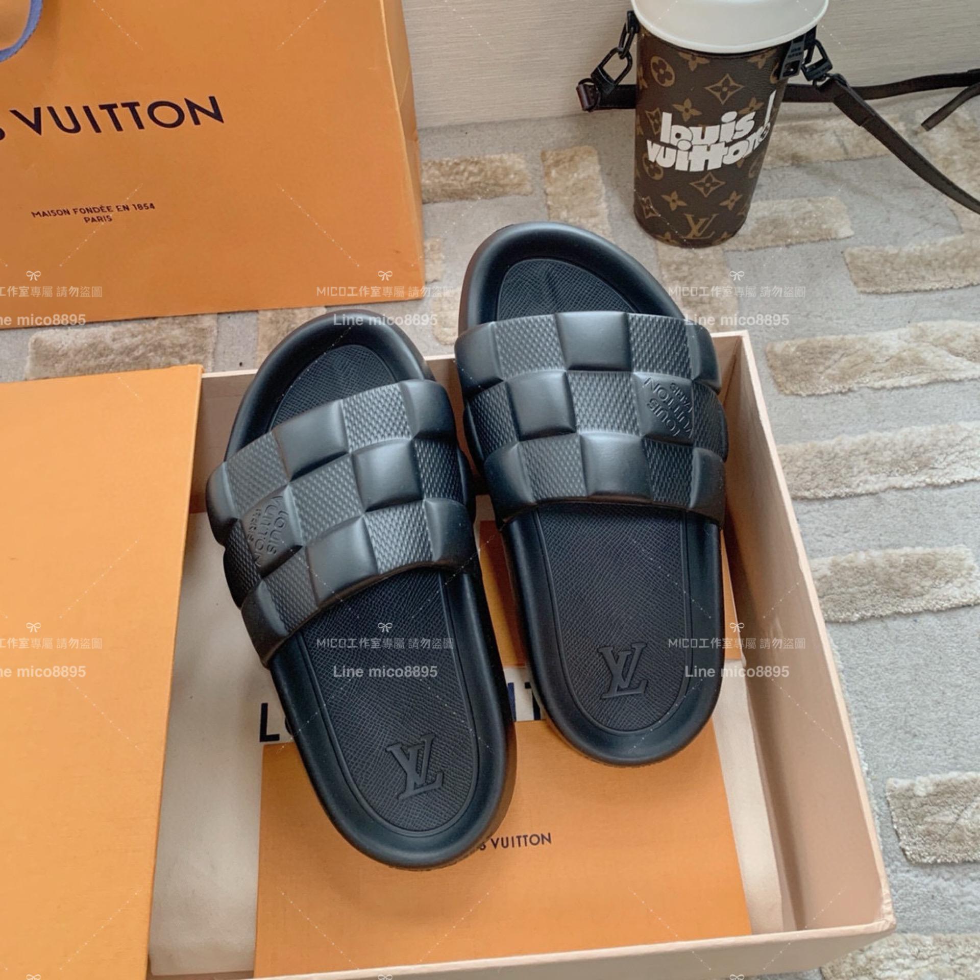 LV  Louis Vuitton ｜情侶款 🧑‍🤝‍🧑 Waterfront系列 黑色 3D壓花logo沙灘拖鞋 36-45