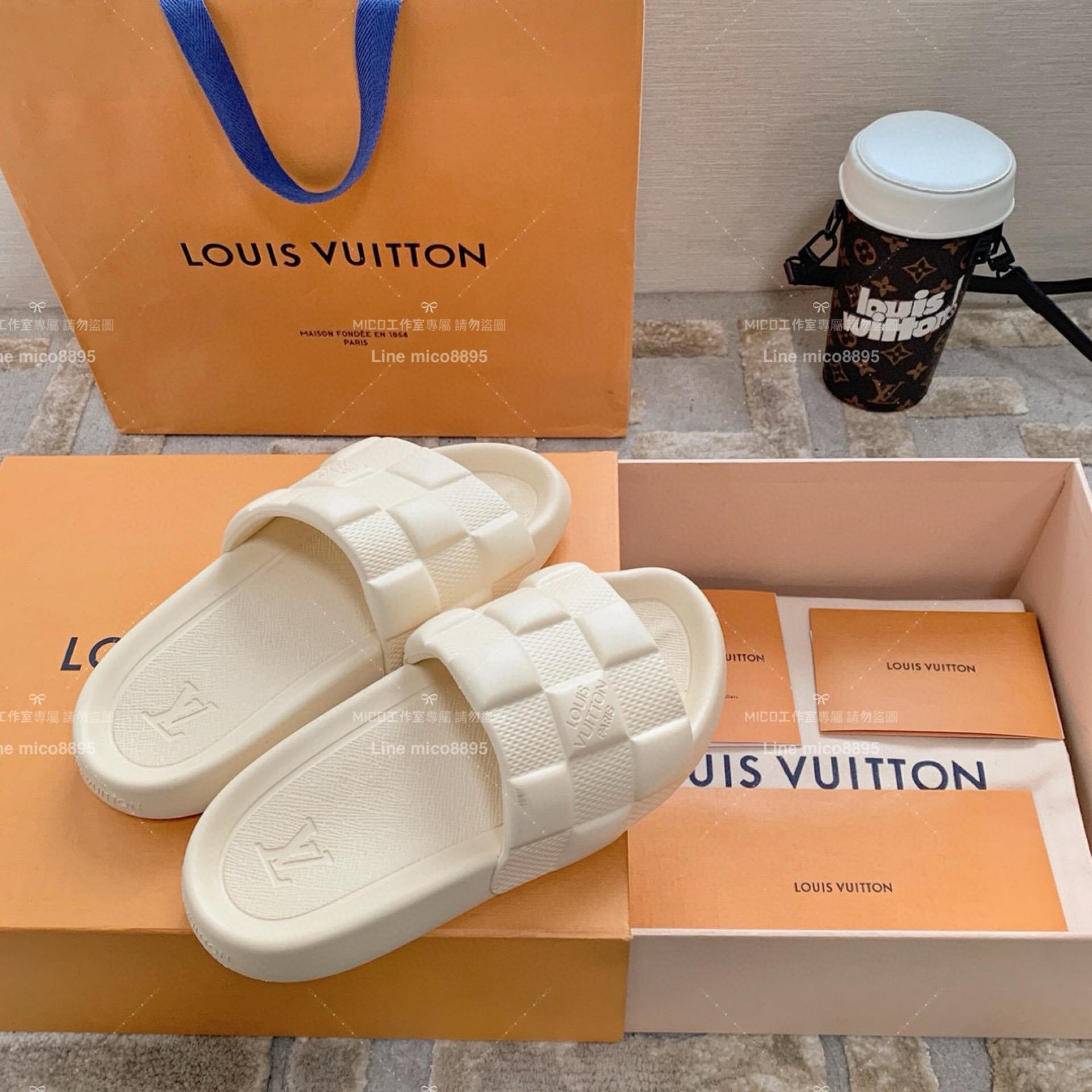 LV  Louis Vuitton ｜情侶款 🧑‍🤝‍🧑 Waterfront系列 奶油白 3D壓花logo沙灘拖鞋 36-45