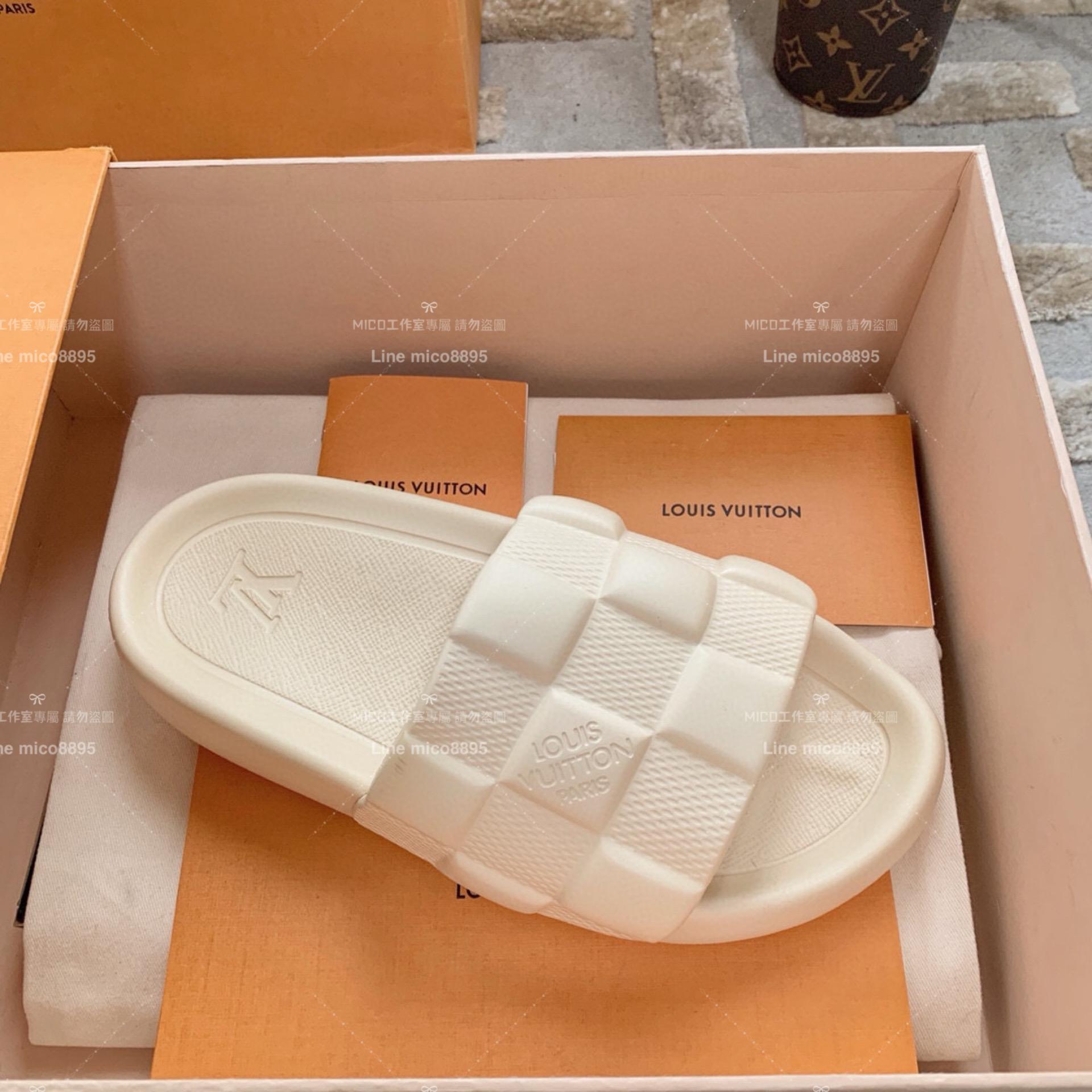 LV  Louis Vuitton ｜情侶款 🧑‍🤝‍🧑 Waterfront系列 奶油白 3D壓花logo沙灘拖鞋 36-45