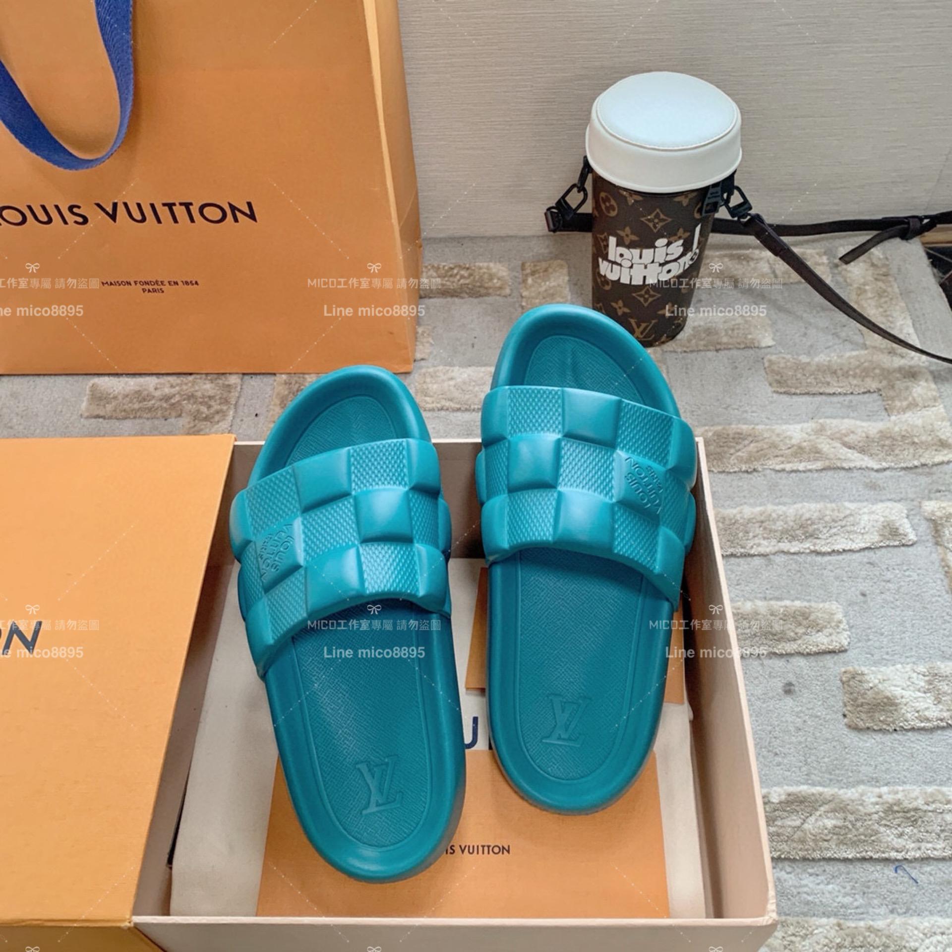 LV  Louis Vuitton ｜情侶款 🧑‍🤝‍🧑 Waterfront系列 藍綠色 3D壓花logo沙灘拖鞋 36-45