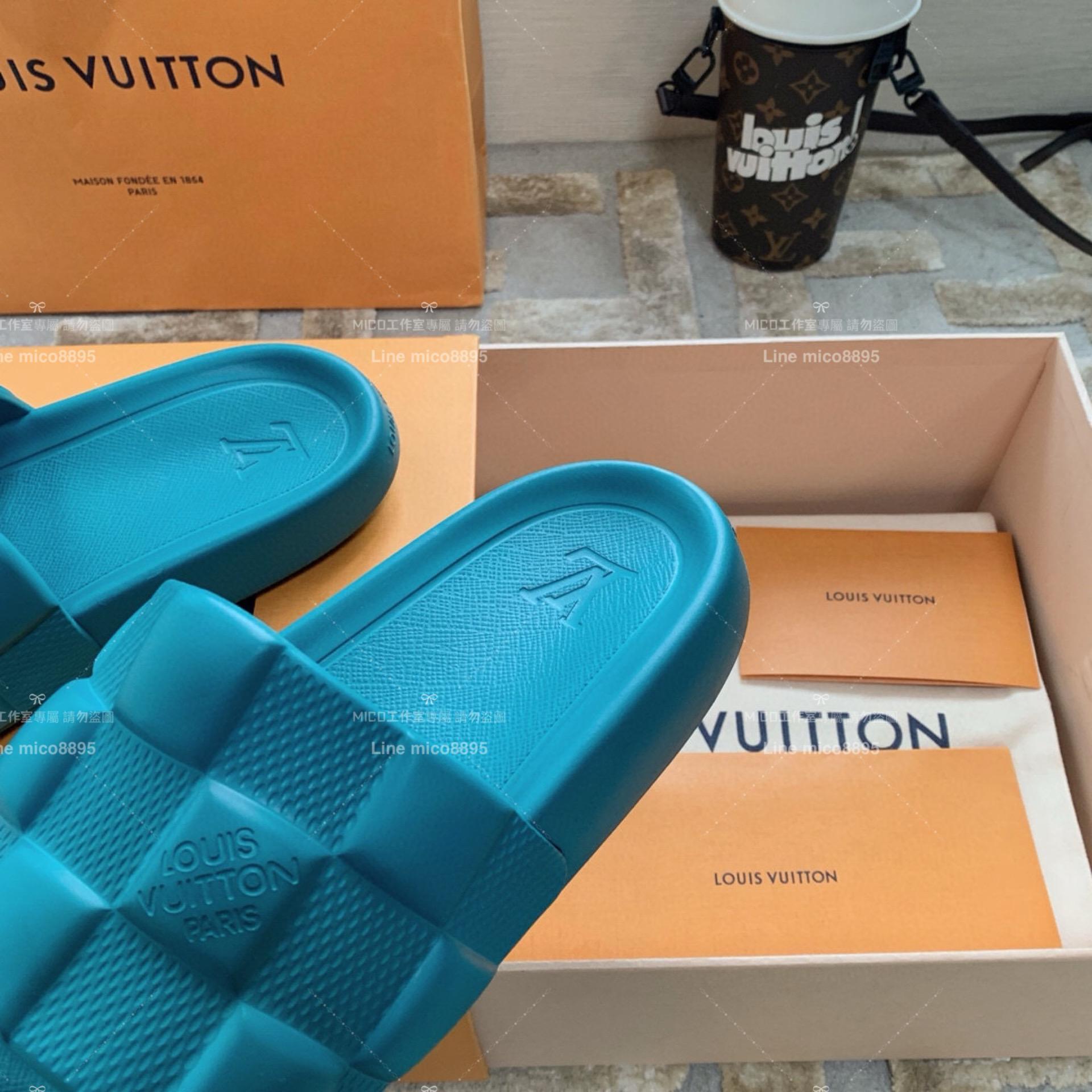 LV  Louis Vuitton ｜情侶款 🧑‍🤝‍🧑 Waterfront系列 藍綠色 3D壓花logo沙灘拖鞋 36-45