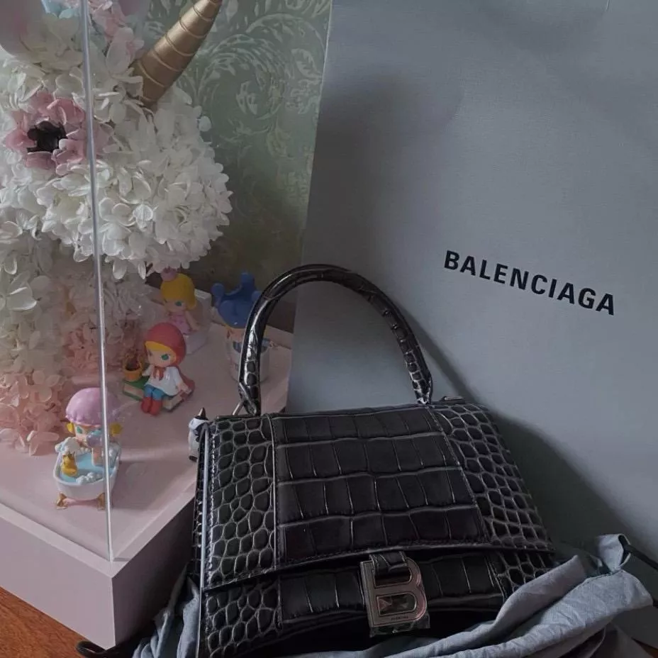 Balenciaga 菸灰黑銀釦 鱷魚壓紋皮革 搭配小羊皮內裏 沙漏包 XS 19cm