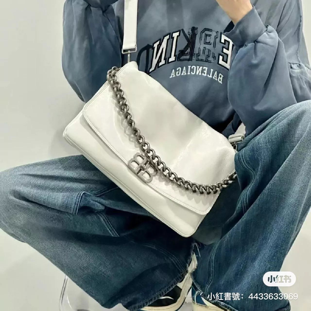 Balenciaga  白色皮革大號 36cm BB Soft 斜挎｜單肩包 男女同款 個性街頭潮流風格