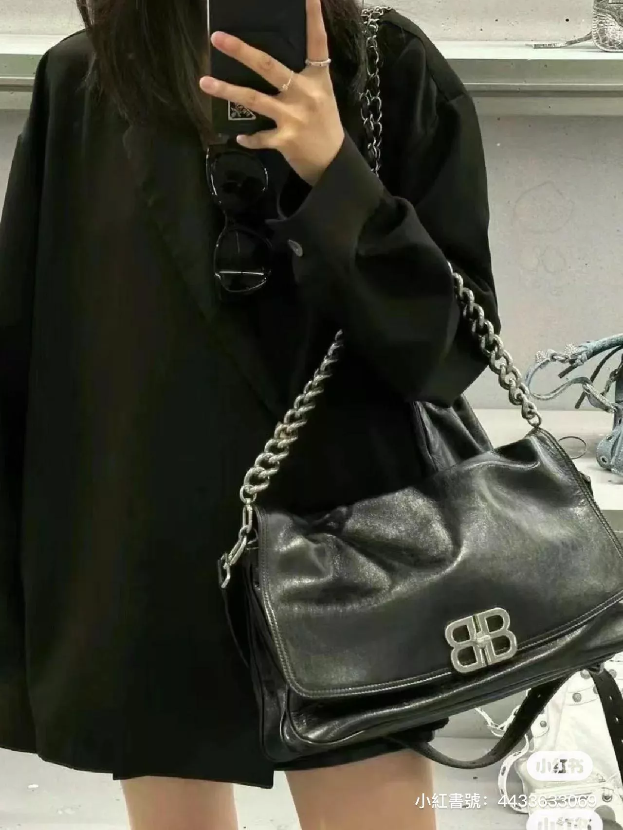 Balenciaga  白色皮革大號 36cm BB Soft 斜挎｜單肩包 男女同款 個性街頭潮流風格