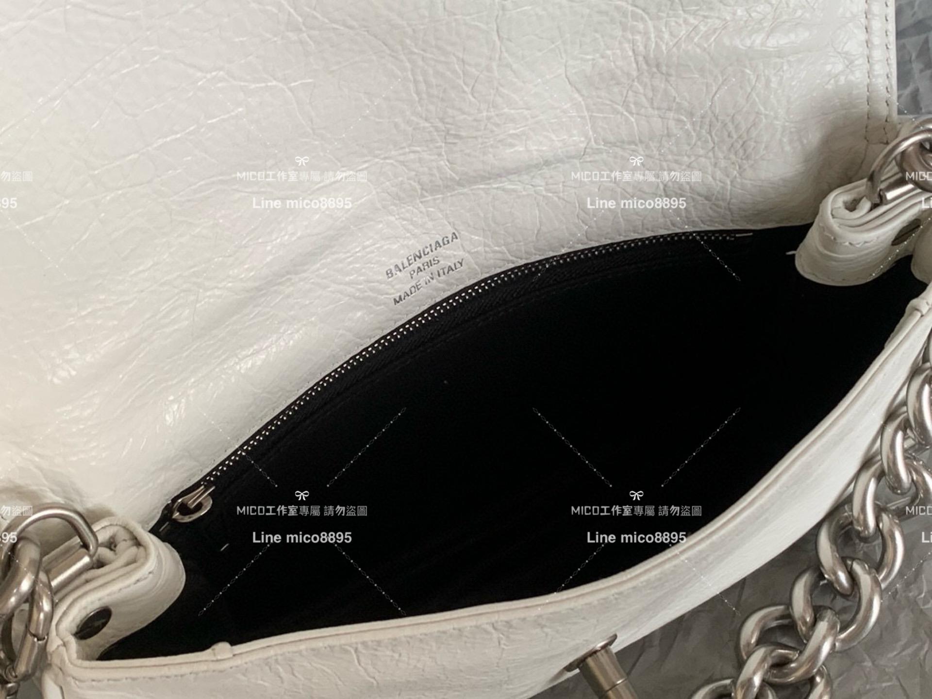 Balenciaga  白色皮革小號 23cm BB Soft 斜挎｜單肩包 男女同款 個性街頭潮流風格