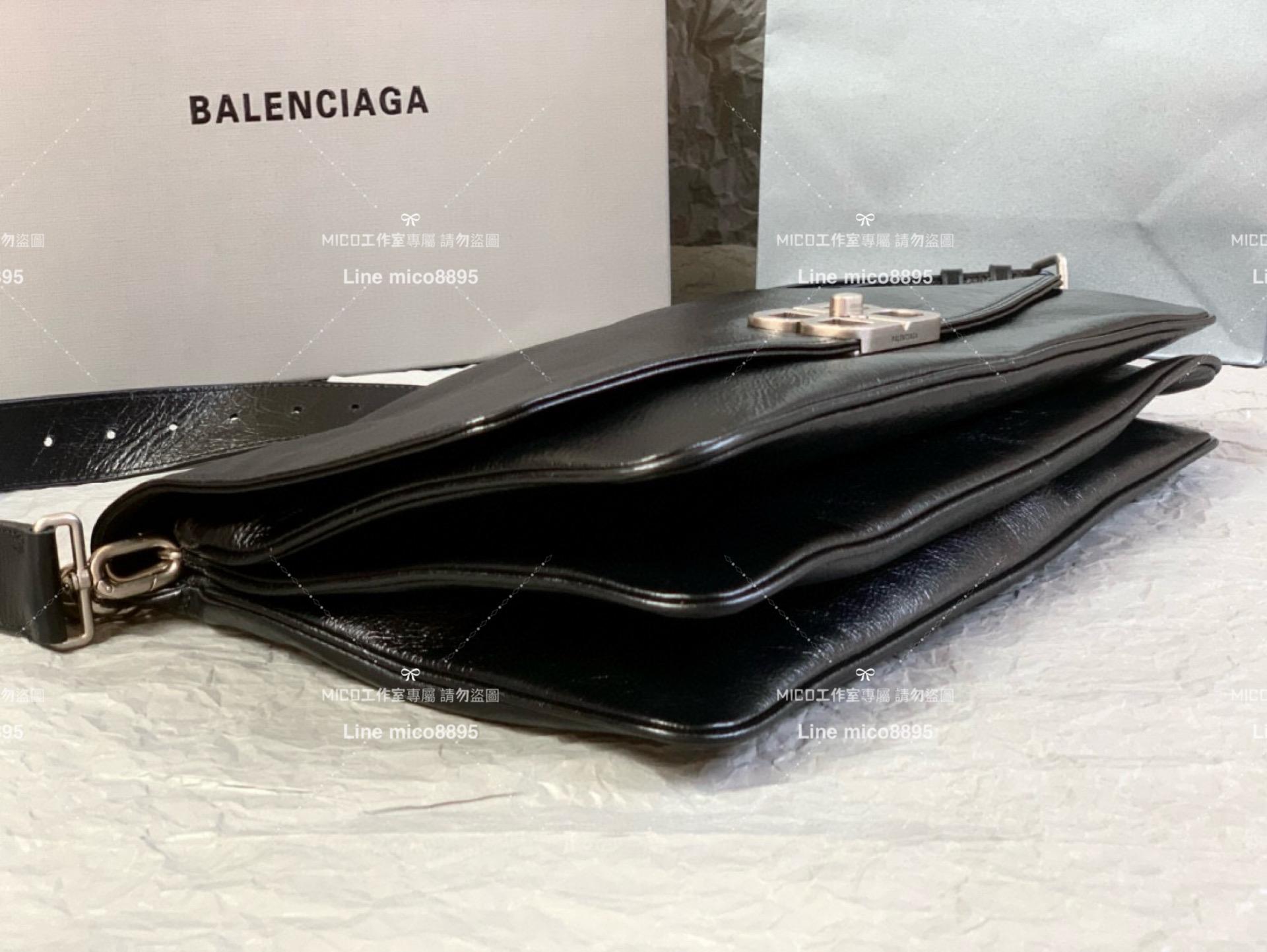 Balenciaga  白色皮革大號 36cm BB Soft 斜挎｜單肩包 男女同款 個性街頭潮流風格