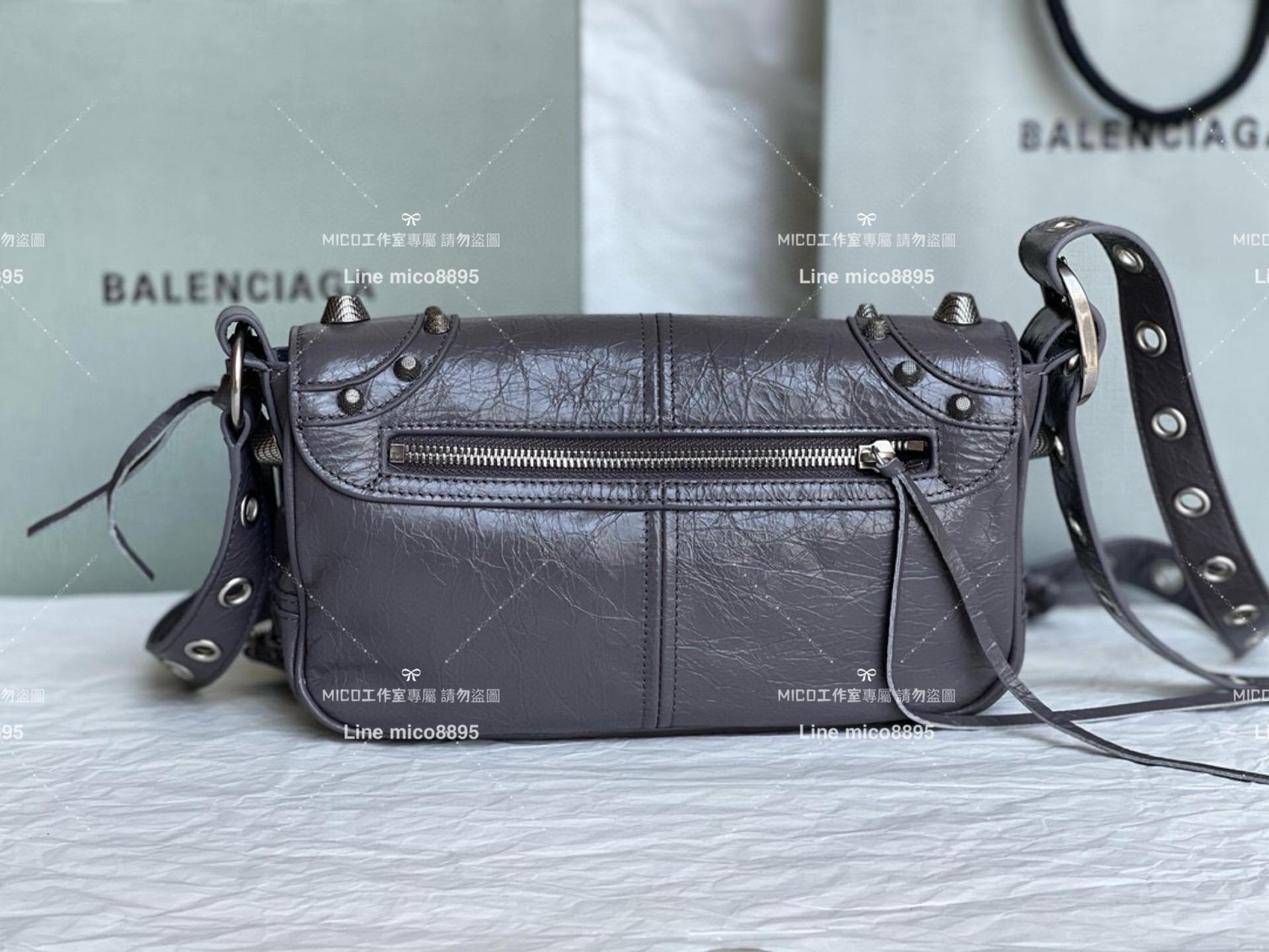 Balenciaga 巴黎世家 灰色 橫款相機機車包 男女同款 24cm 油蠟牛皮革材質