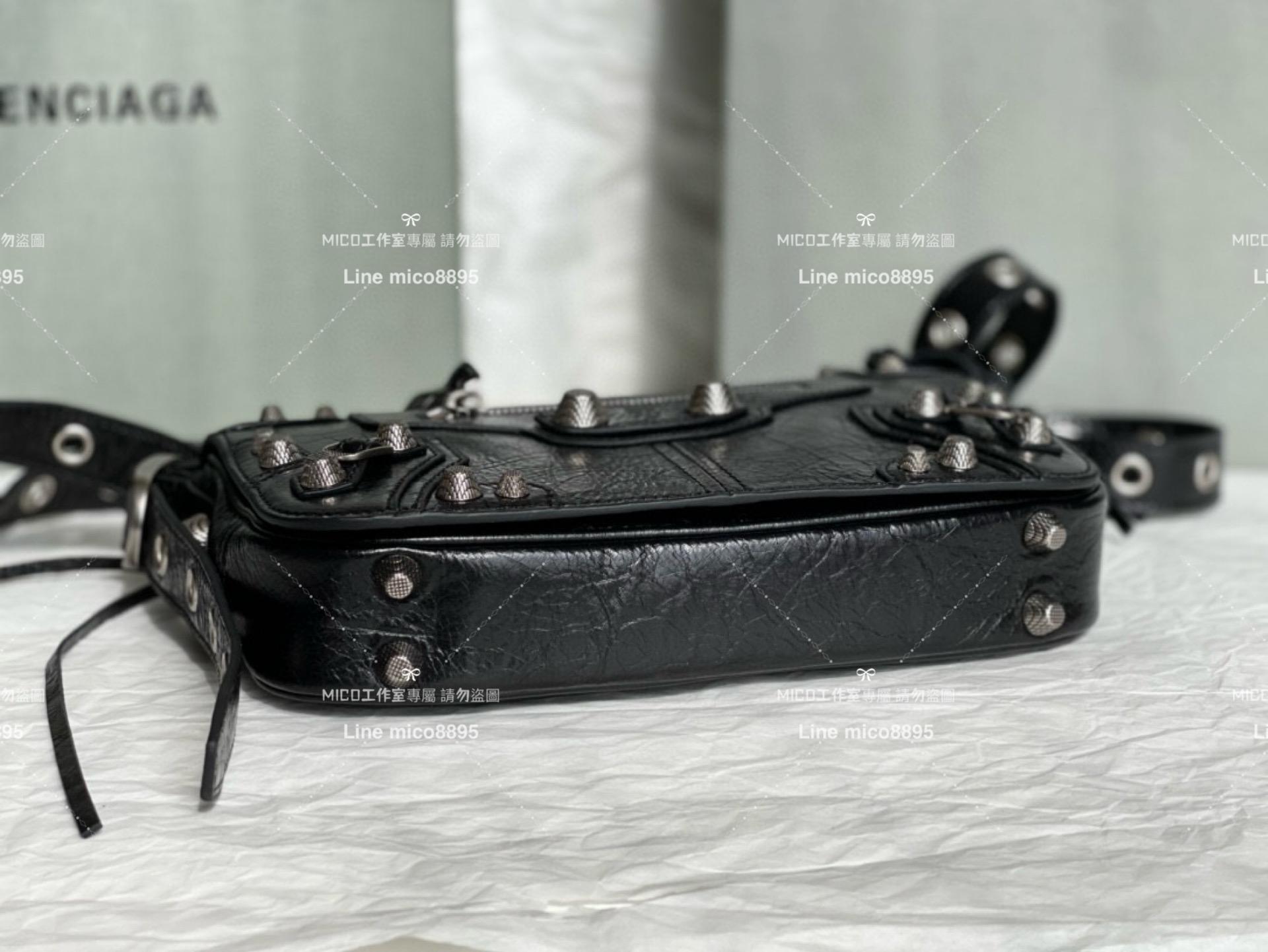 Balenciaga 巴黎世家 黑色 橫款相機機車包 男女同款 24cm 油蠟牛皮革材質