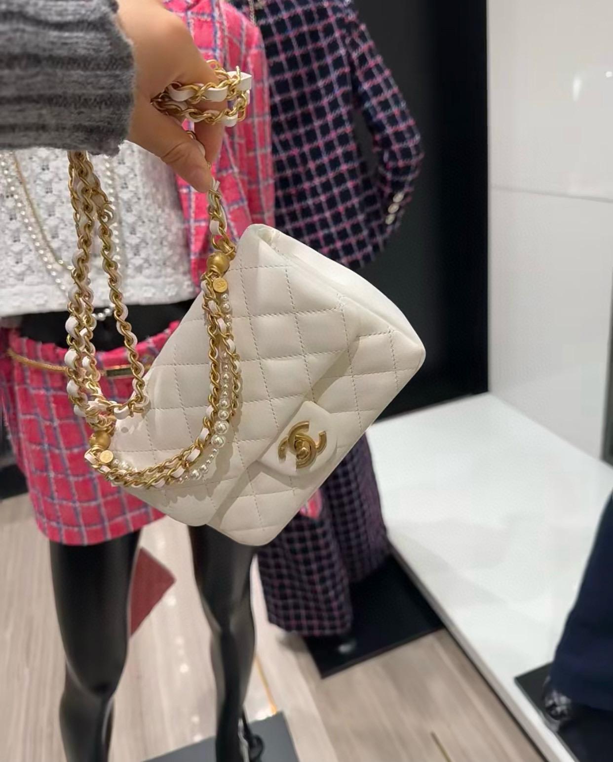 CHANEL 香奈兒 24P 白色 𝖬𝗂𝗇𝗂 𝖲𝗊𝗎𝖺𝗋𝖾方胖子與珍珠鏈條口蓋包 小羊皮 17cm