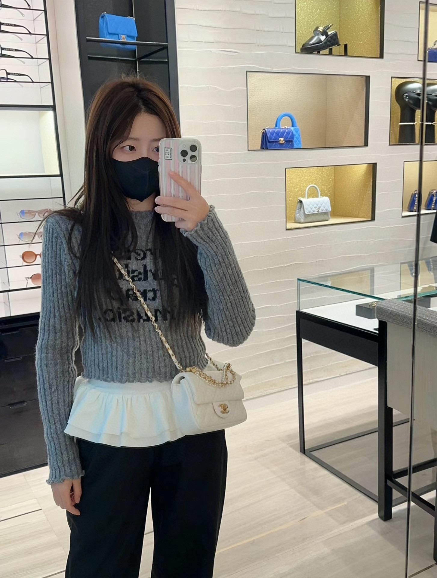 CHANEL 香奈兒 24P 白色 𝖬𝗂𝗇𝗂 𝖲𝗊𝗎𝖺𝗋𝖾方胖子與珍珠鏈條口蓋包 小羊皮 17cm