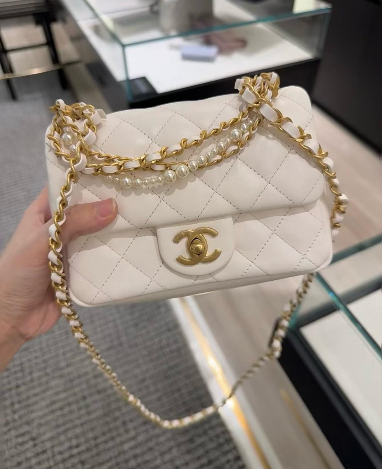 CHANEL 香奈兒 24P 白色 𝖬𝗂𝗇𝗂 𝖲𝗊𝗎𝖺𝗋𝖾方胖子與珍珠鏈條口蓋包 小羊皮 17cm