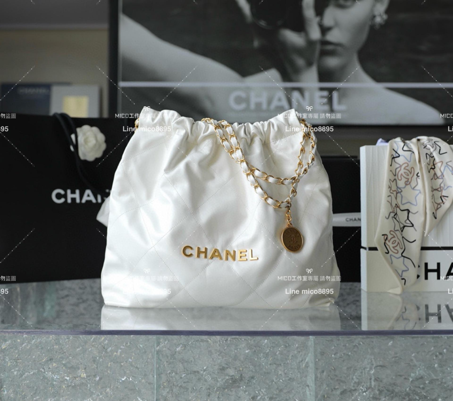 CHANEL 香奈兒 中號 白色/金釦 22Bag 22包 購物袋