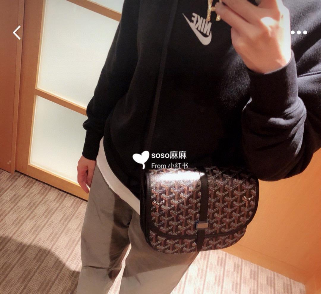 ｜Goyard（戈雅）新版本 紫紅色 荔枝皮革 Belvedere單釦郵差包 小號 22cm