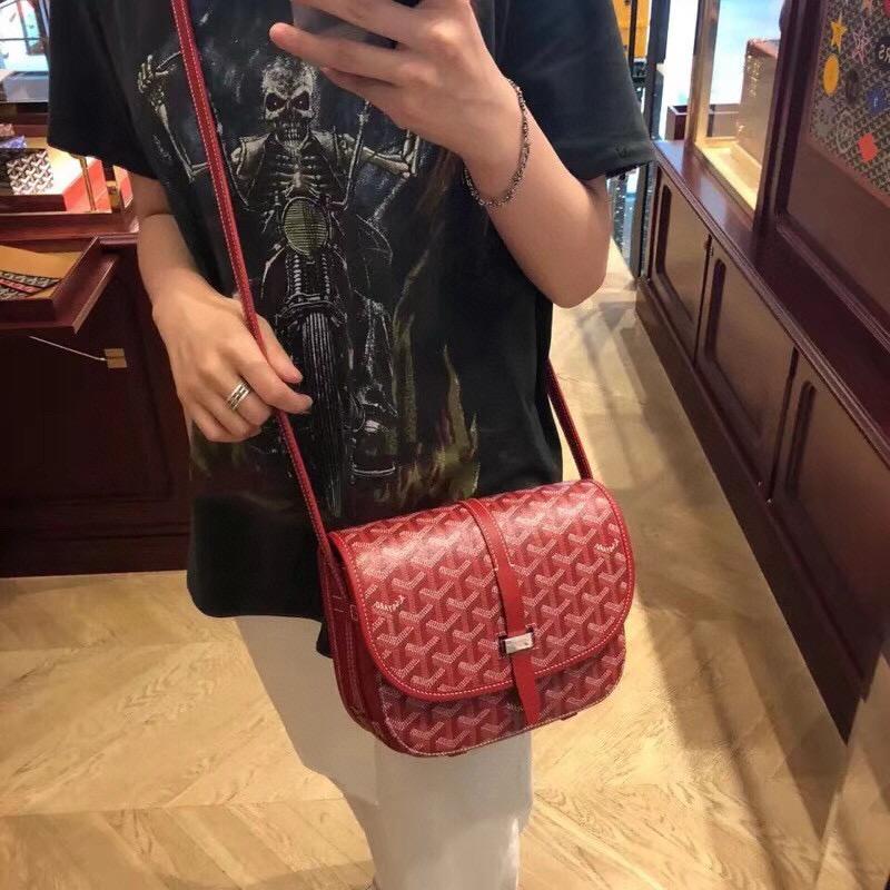 ｜Goyard（戈雅）新版本 國旗紅 荔枝皮革 Belvedere單釦郵差包 小號 22cm