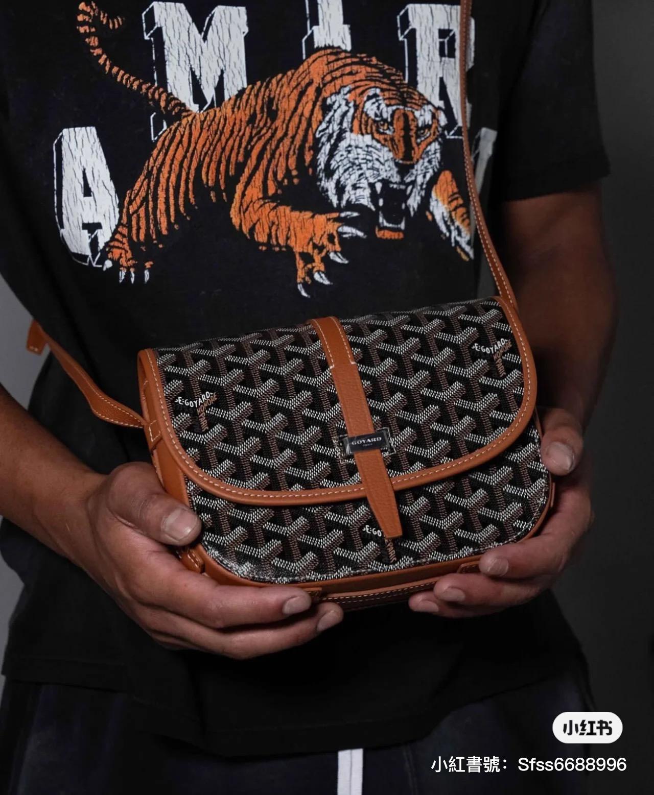 ｜Goyard（戈雅）新版本 焦糖色 荔枝皮革 Belvedere單釦郵差包 小號 22cm