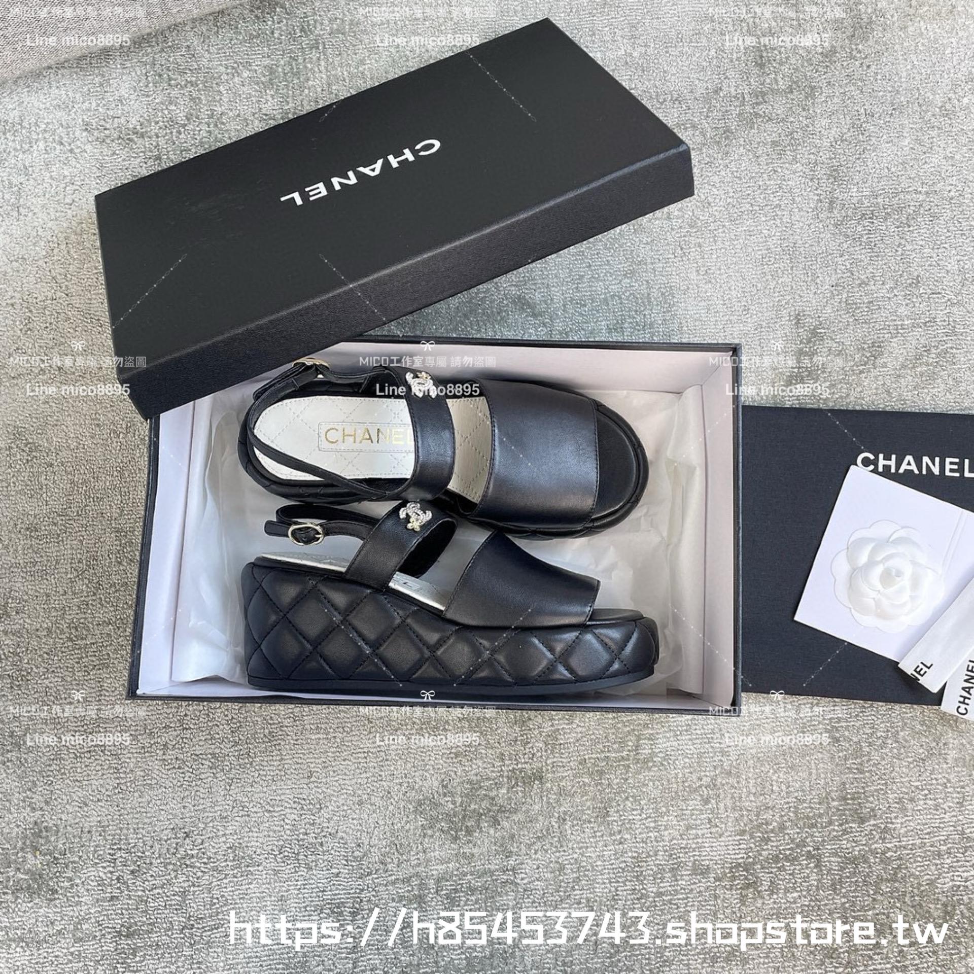 CHANEL 小香 黑色羊皮鞋面 復古坡跟一片式楔形涼鞋 7cm  35-40