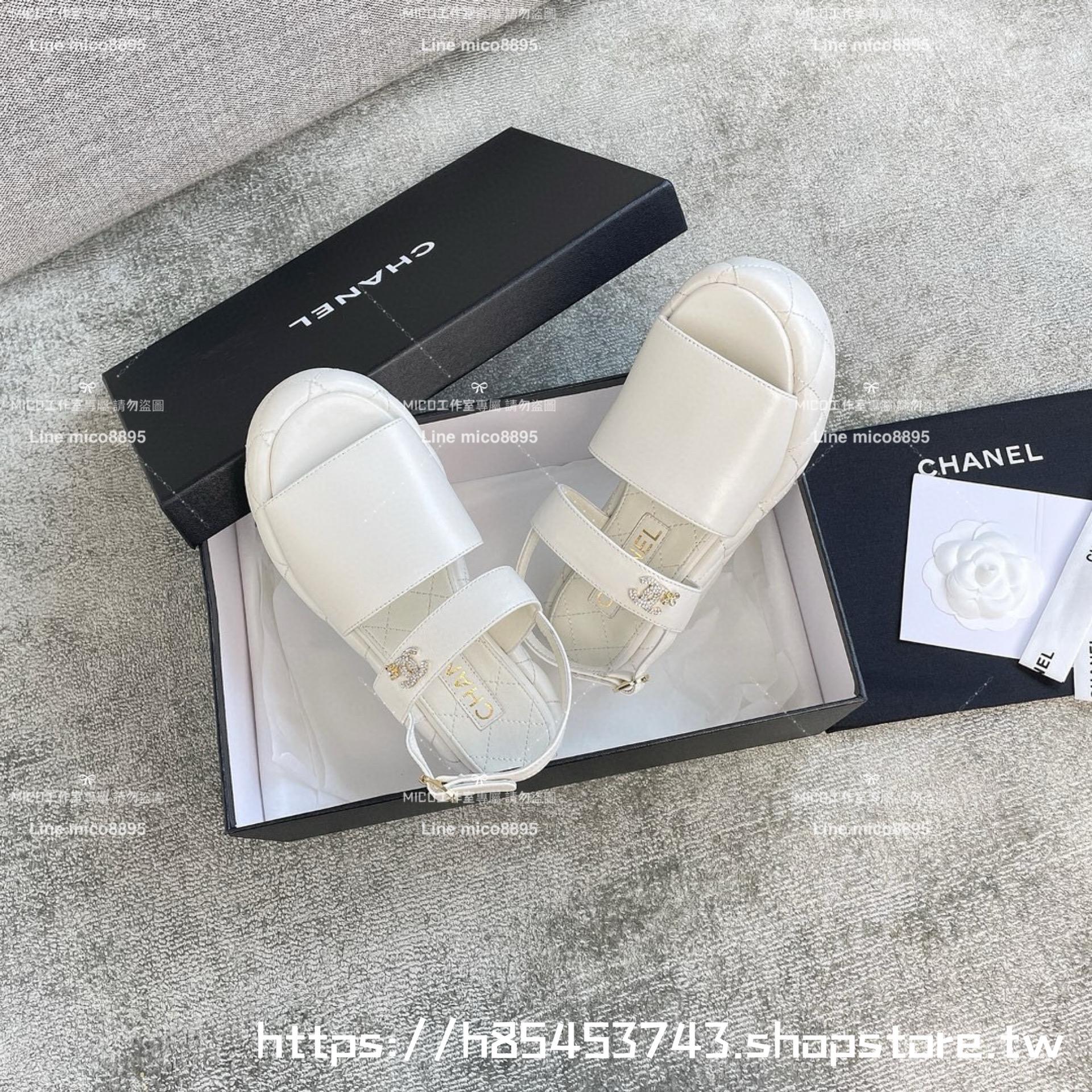 CHANEL 小香 白色羊皮鞋面 復古坡跟一片式楔形涼鞋 7cm  35-40