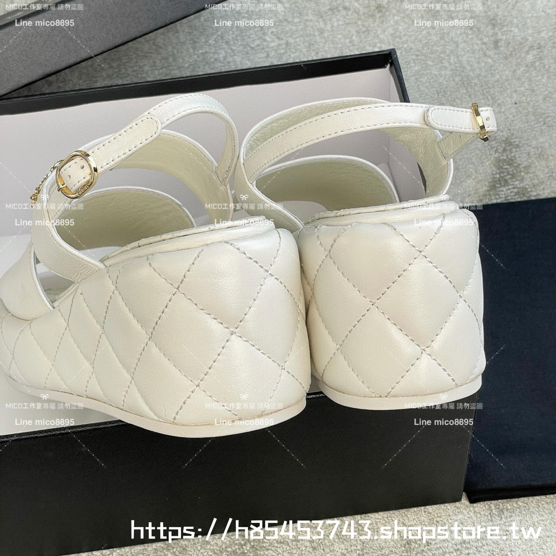 CHANEL 小香 白色羊皮鞋面 復古坡跟一片式楔形涼鞋 7cm  35-40