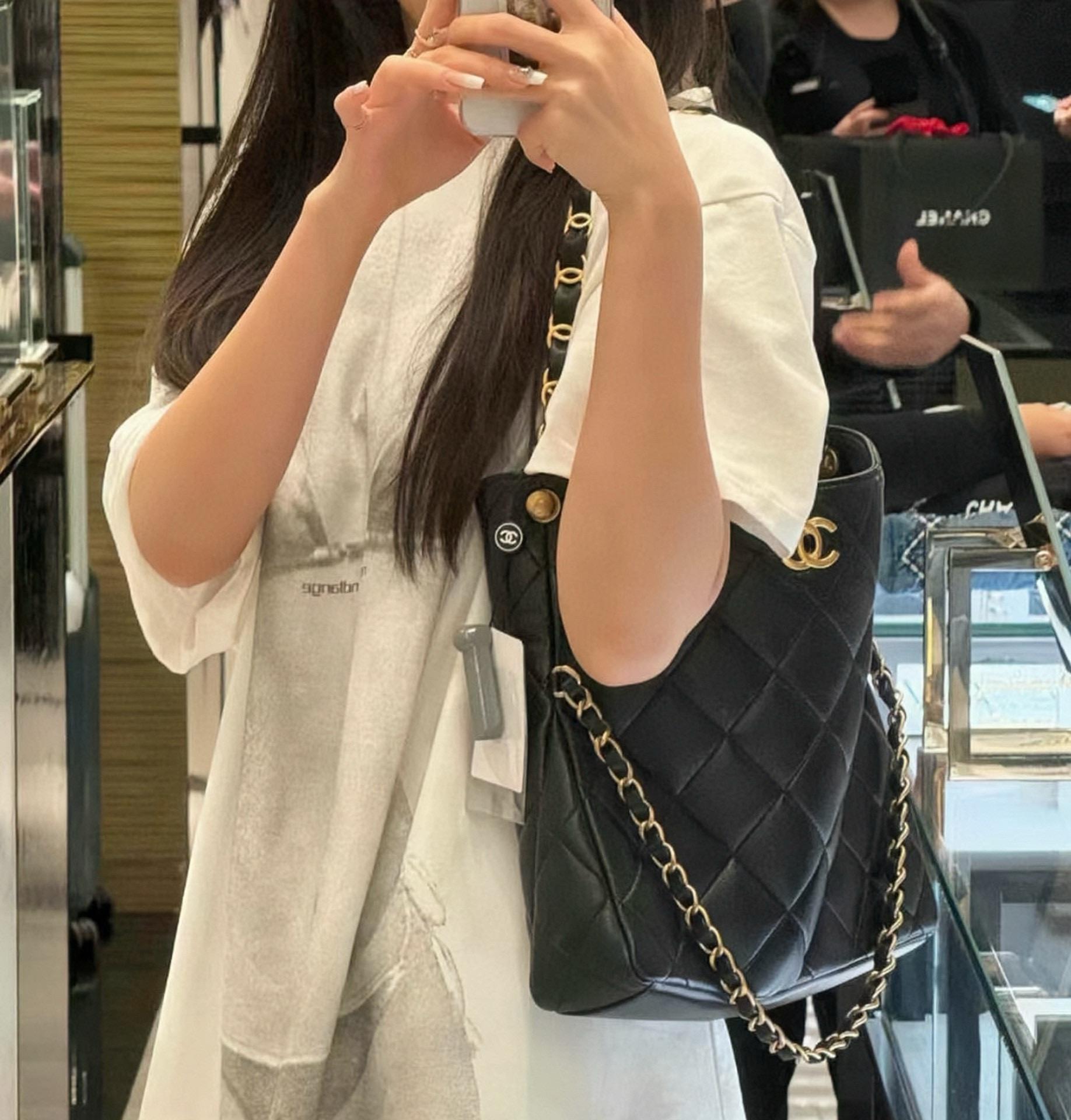 CHANEL 香奈兒 24p 三合一多款背法 小羊皮 腋下嬉皮包 黑色♥小號 尺寸：𝟤𝟪*𝟥𝟢*𝟩 𝖼𝗆