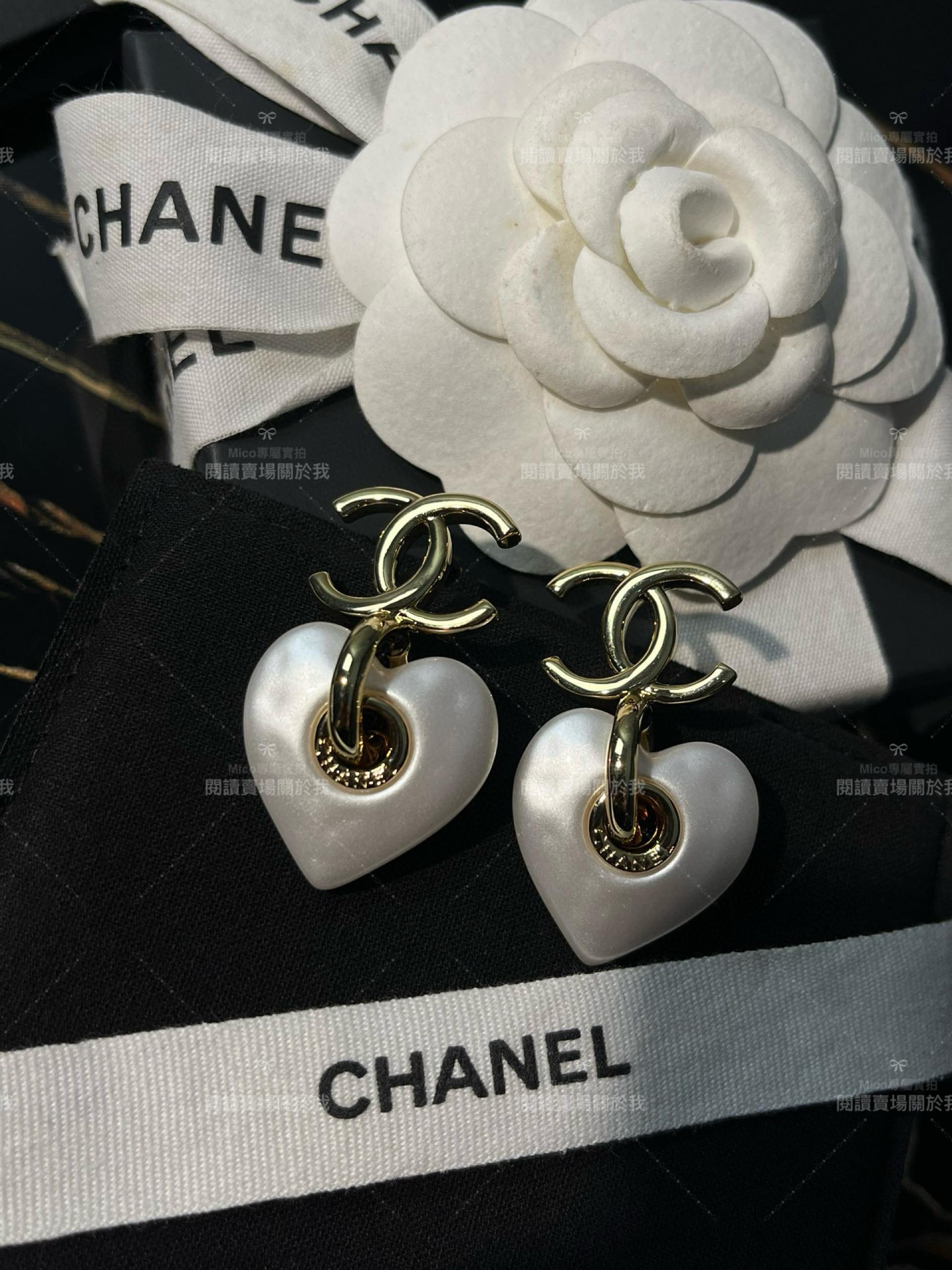 CHANEL 白色流蘇雙C鏤空愛心珍珠耳環