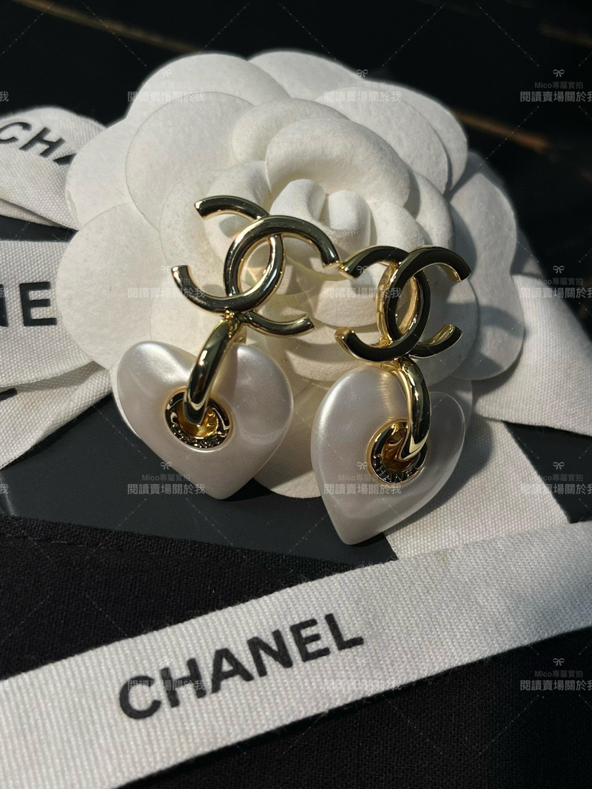 CHANEL 白色流蘇雙C鏤空愛心珍珠耳環