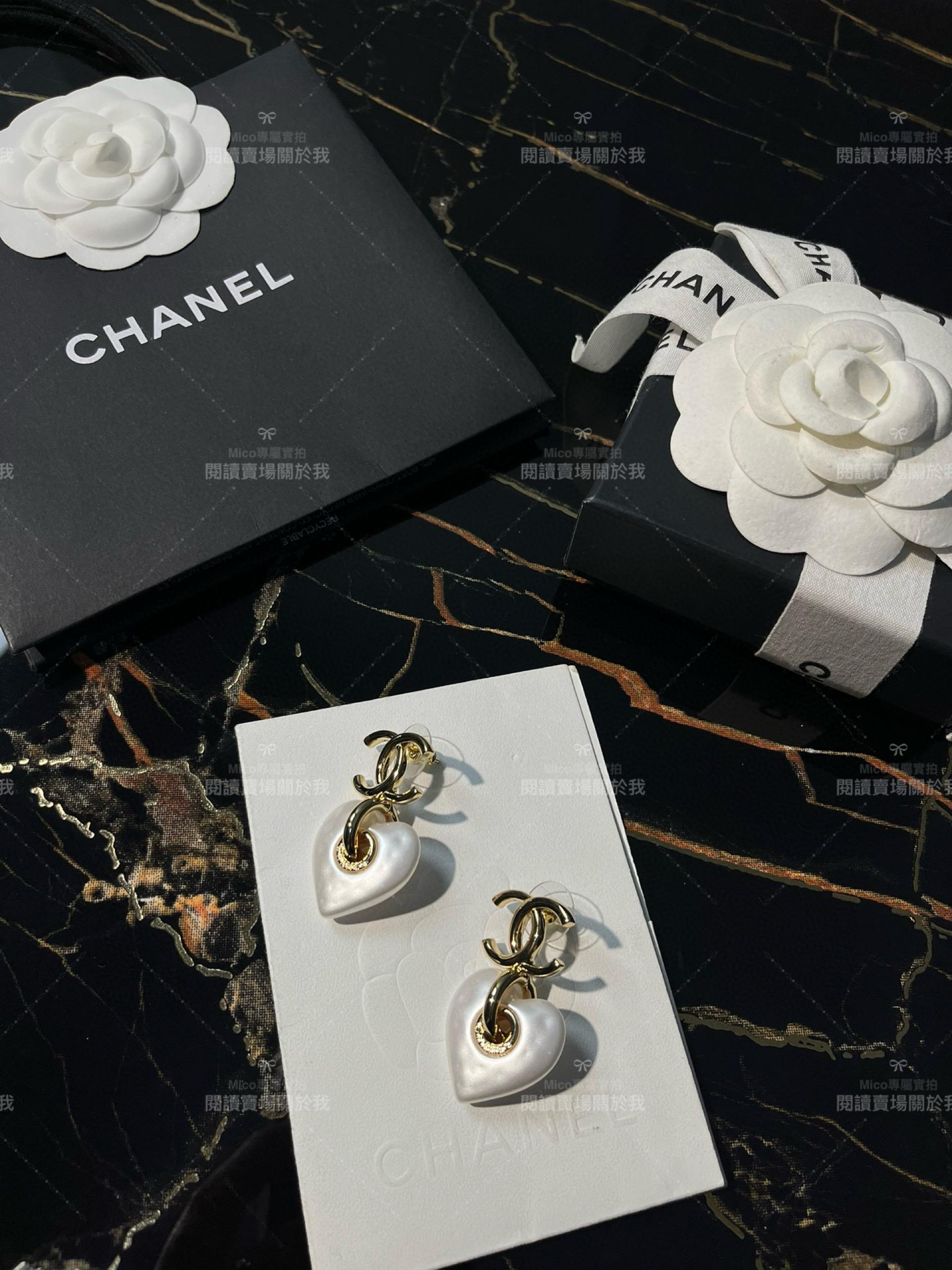 CHANEL 白色流蘇雙C鏤空愛心珍珠耳環