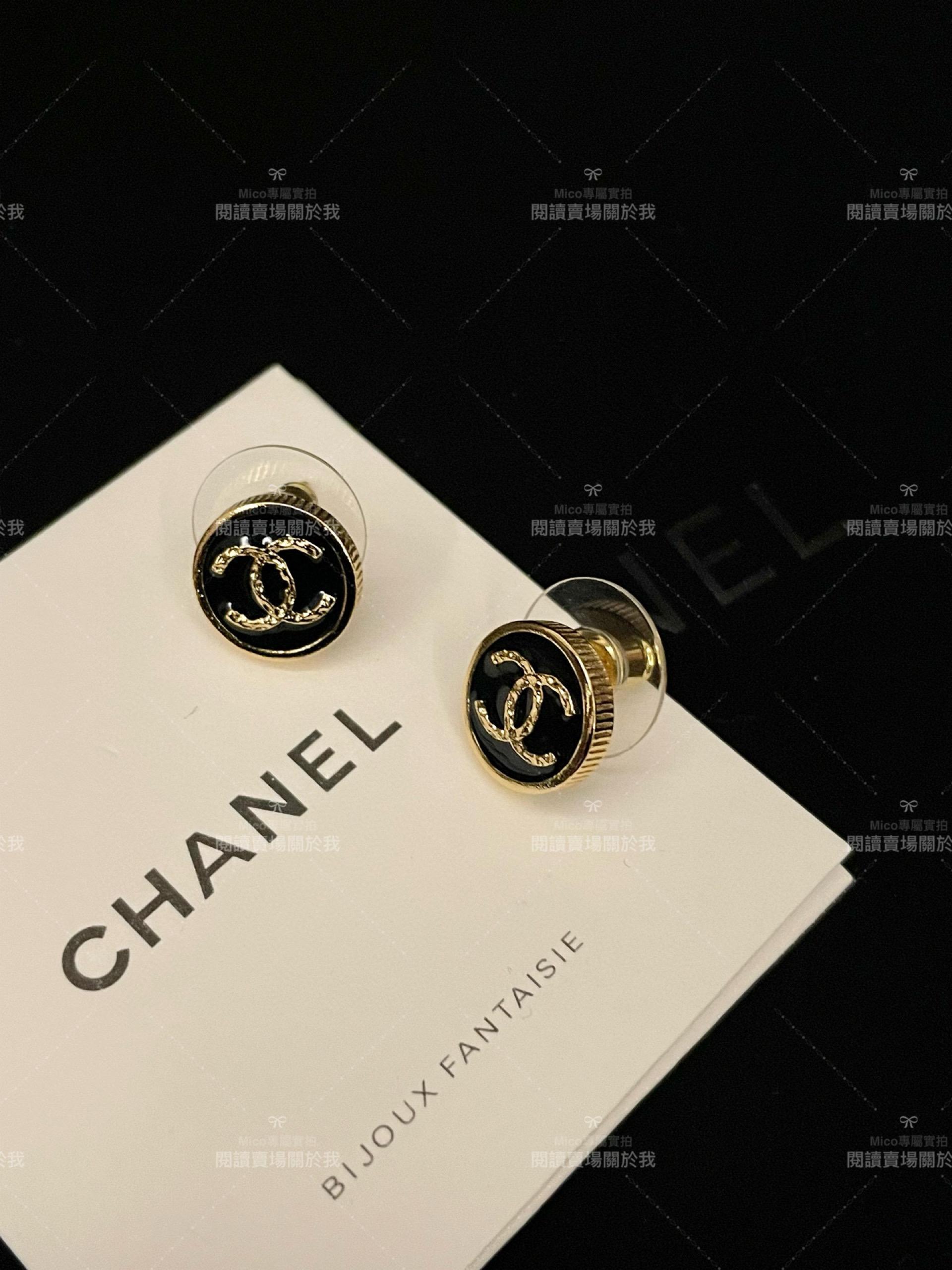 CHANEL 小香 超迷你黑色熔岩金雙C耳釘 耳環