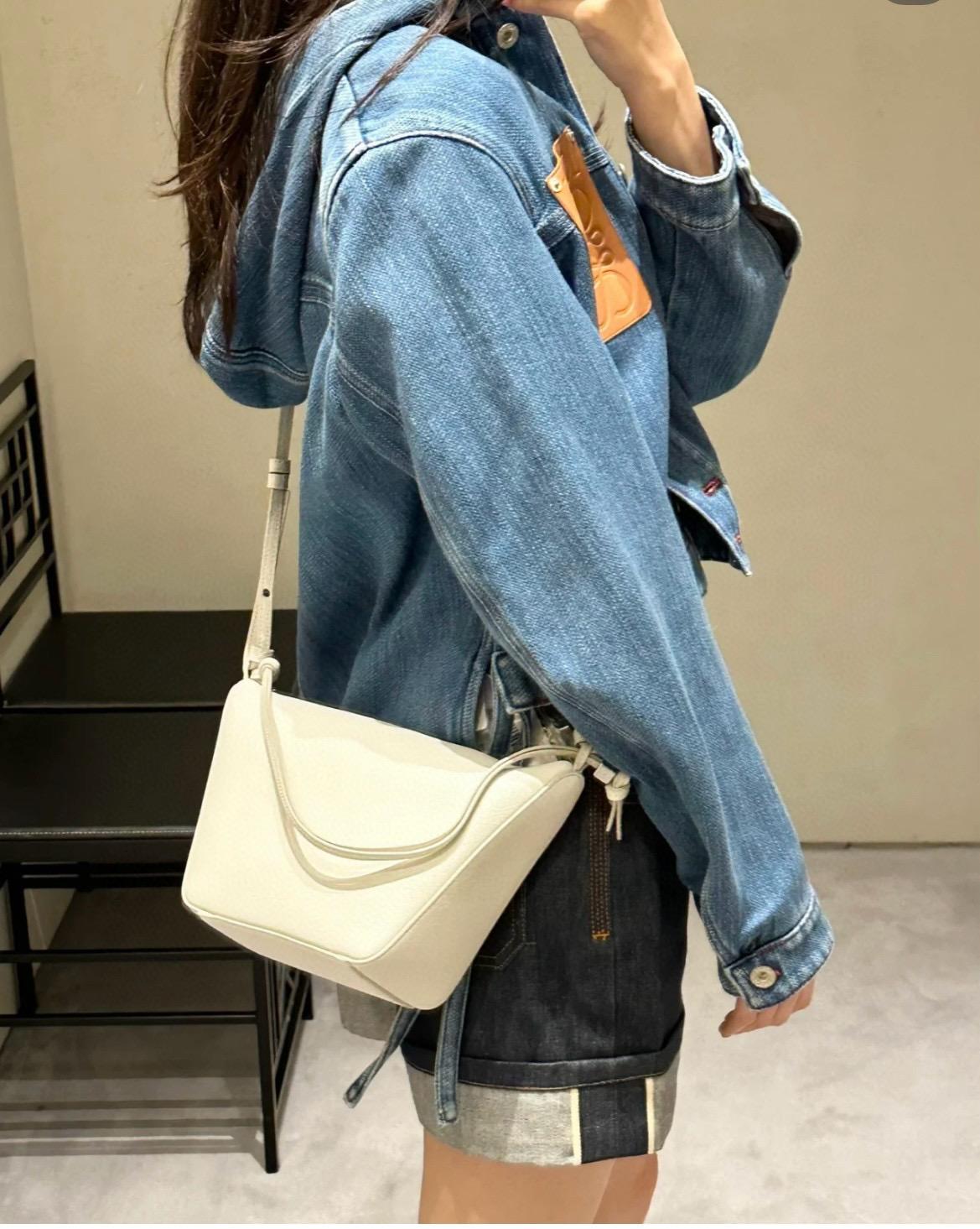 Loewe 白色 Mini Hammock Hobo bag 小牛皮 可調節長短 可斜跨肩背 28cm