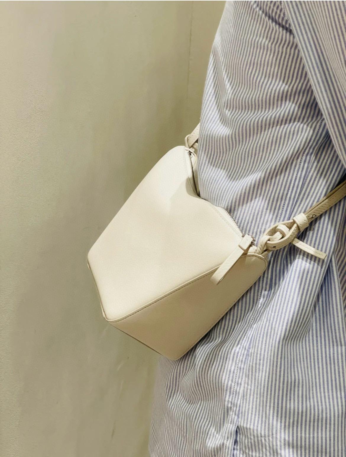 Loewe 白色 Mini Hammock Hobo bag 小牛皮 可調節長短 可斜跨肩背 28cm