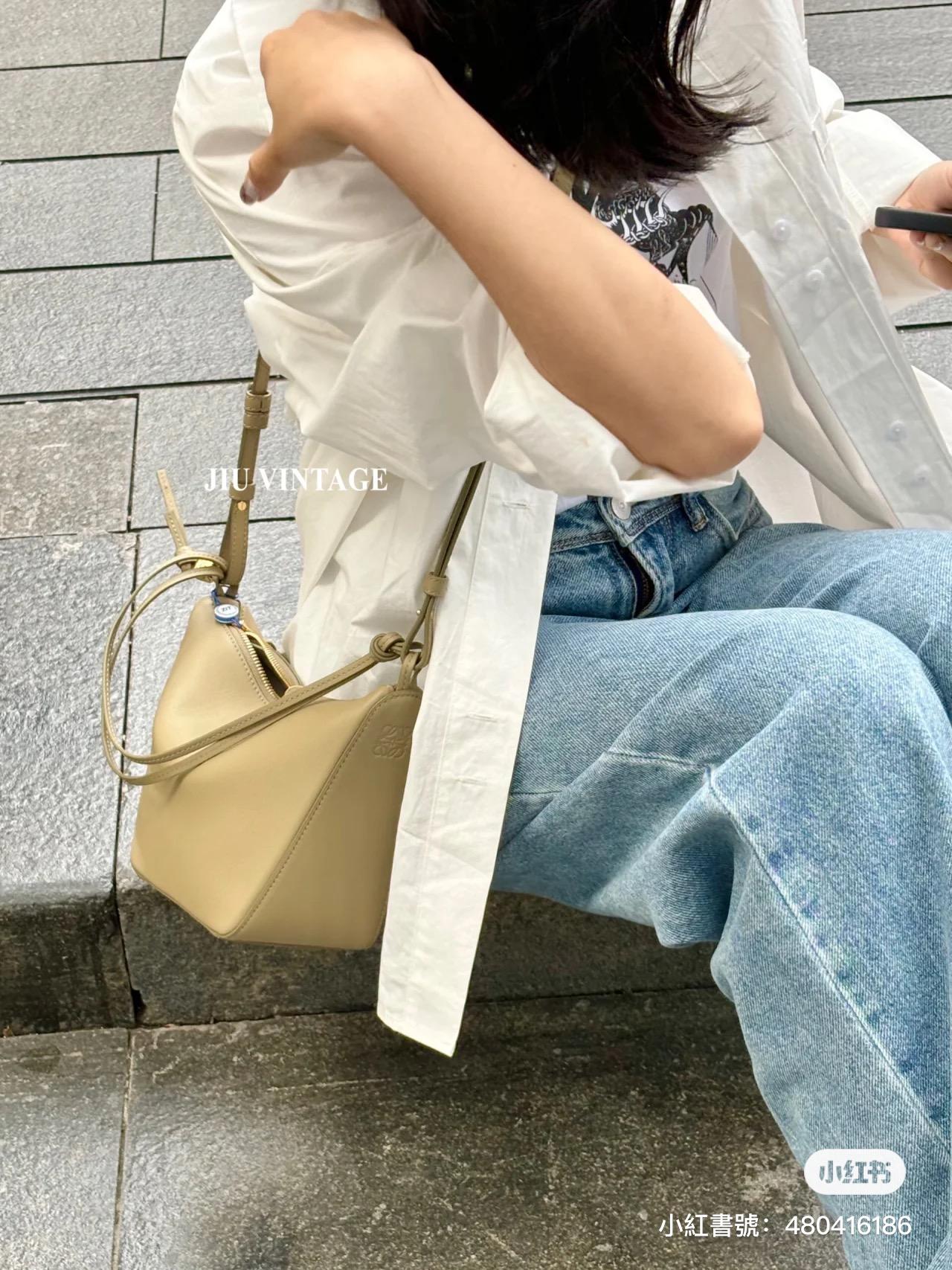 Loewe 泥土綠 Mini Hammock Hobo bag 小牛皮 可調節長短 可斜跨肩背 28cm （寬肩帶/吊飾另配）