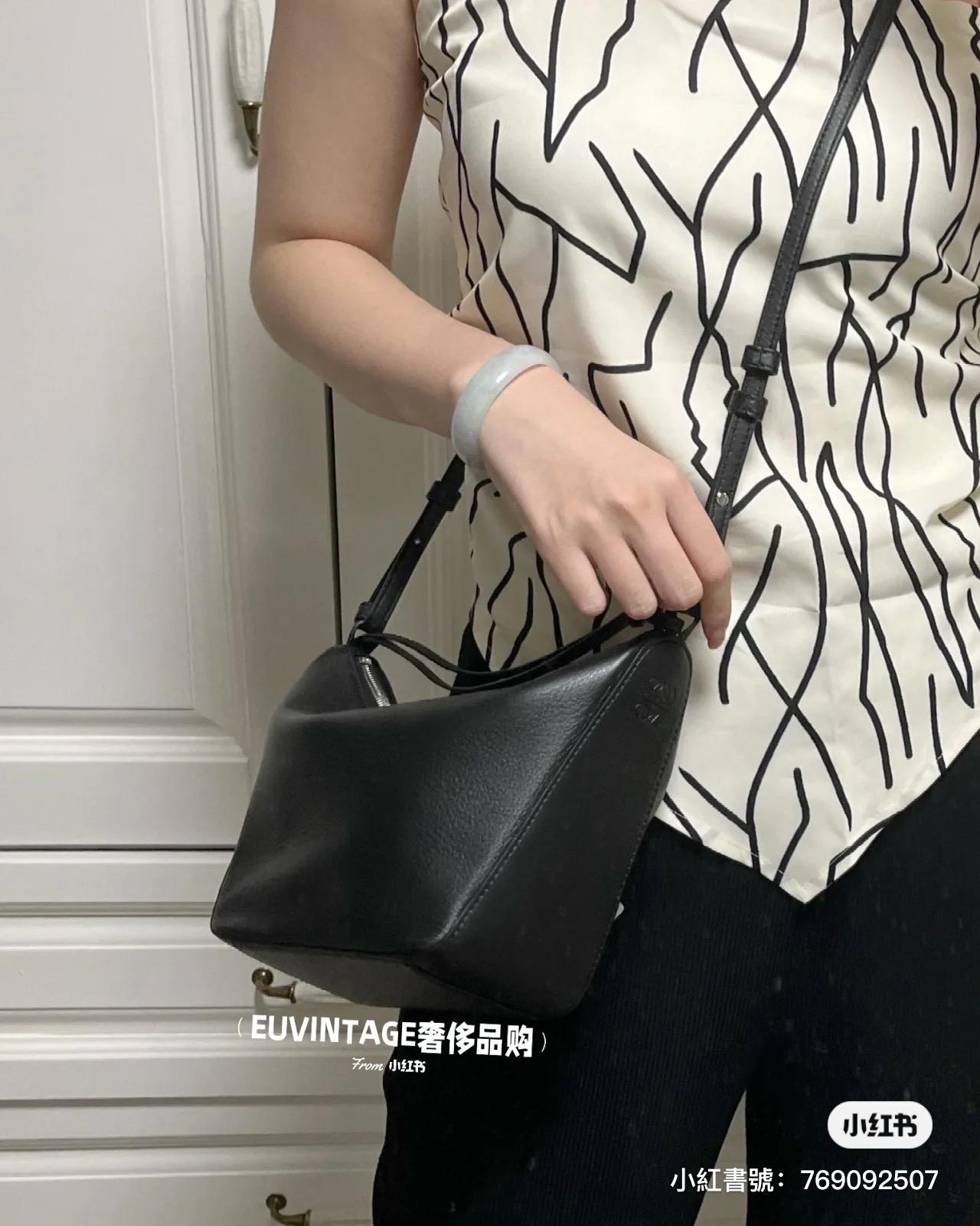 Loewe 黑色 Mini Hammock Hobo bag 小牛皮 可調節長短 可斜跨肩背 28cm （寬肩帶/吊飾另配）