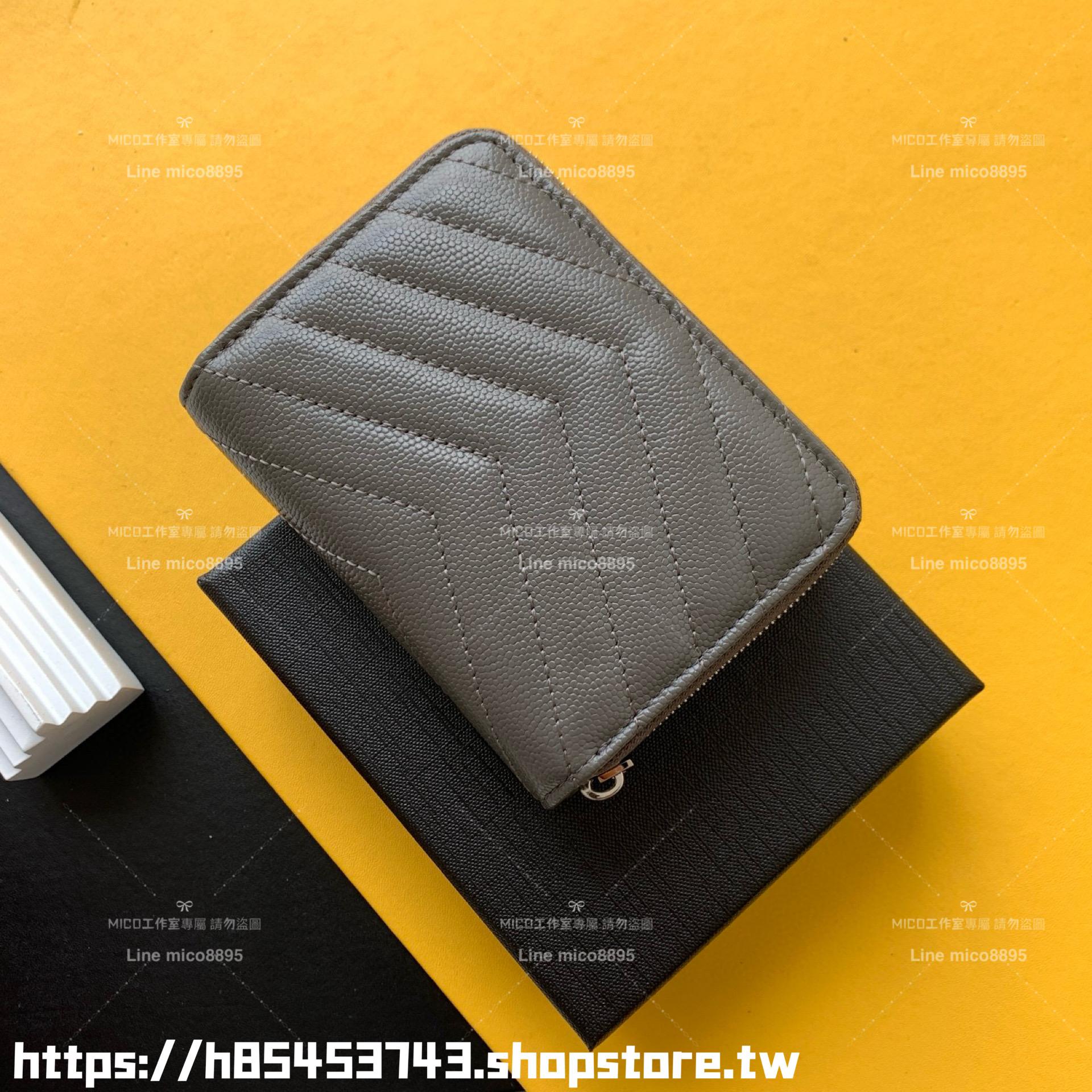 YSL Saint Laurent 灰色魚子醬牛皮/銀釦 LOGO粒面壓紋 山形紋對開短夾