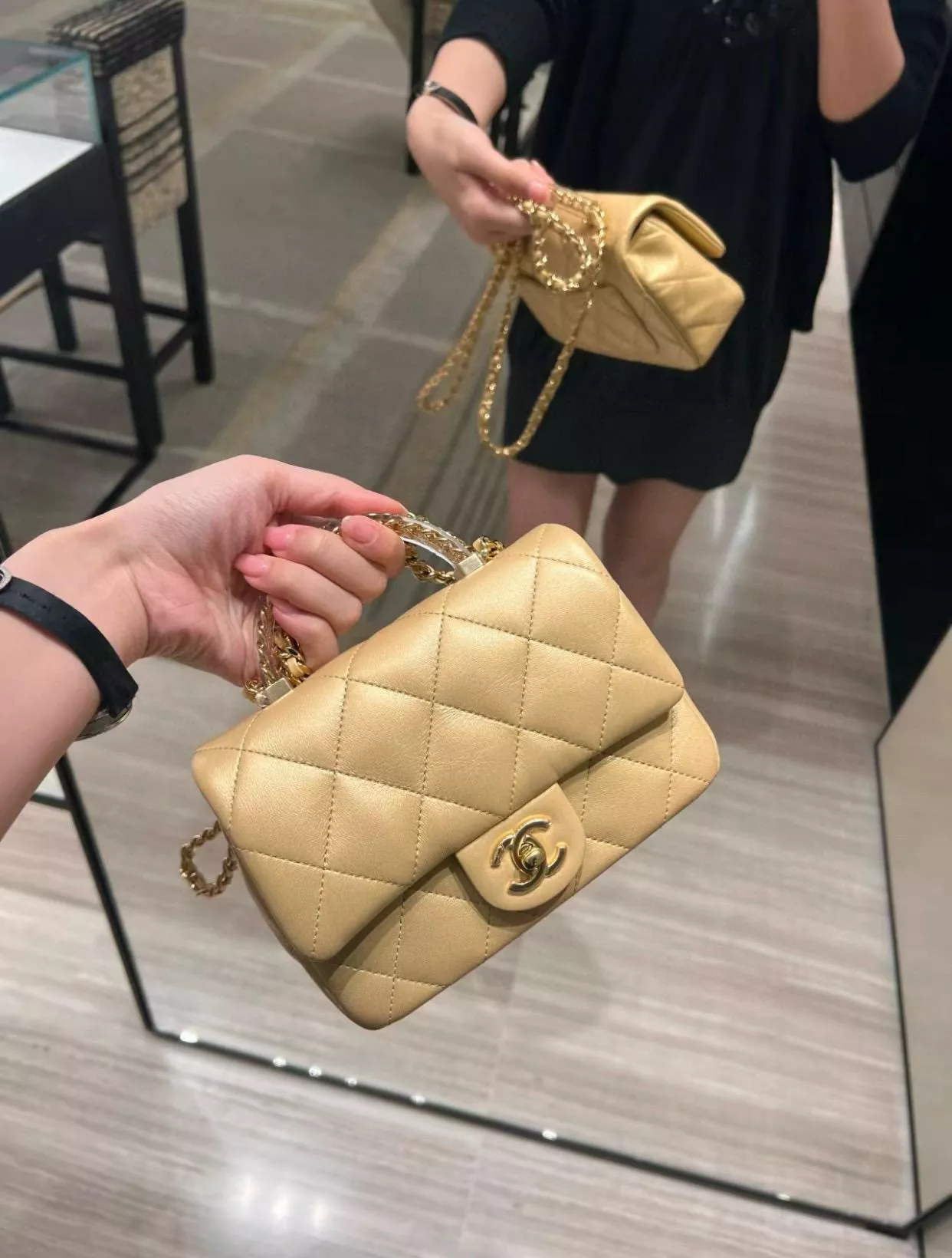 CHANEL 香奈兒 24s 金色/金釦/羊皮 樹脂透明手柄CF口蓋包 miniCF 19cm