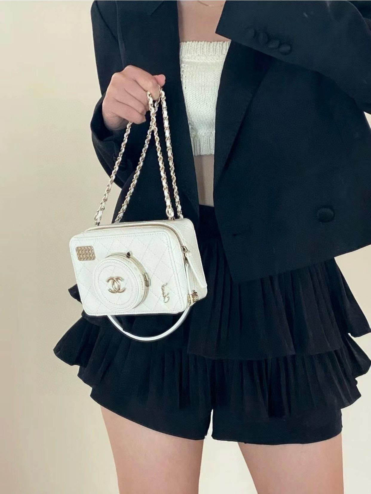 CHANEL 香奈兒 收藏級別 白色/小羊皮 Camera bag 相機包 秀款 16cm