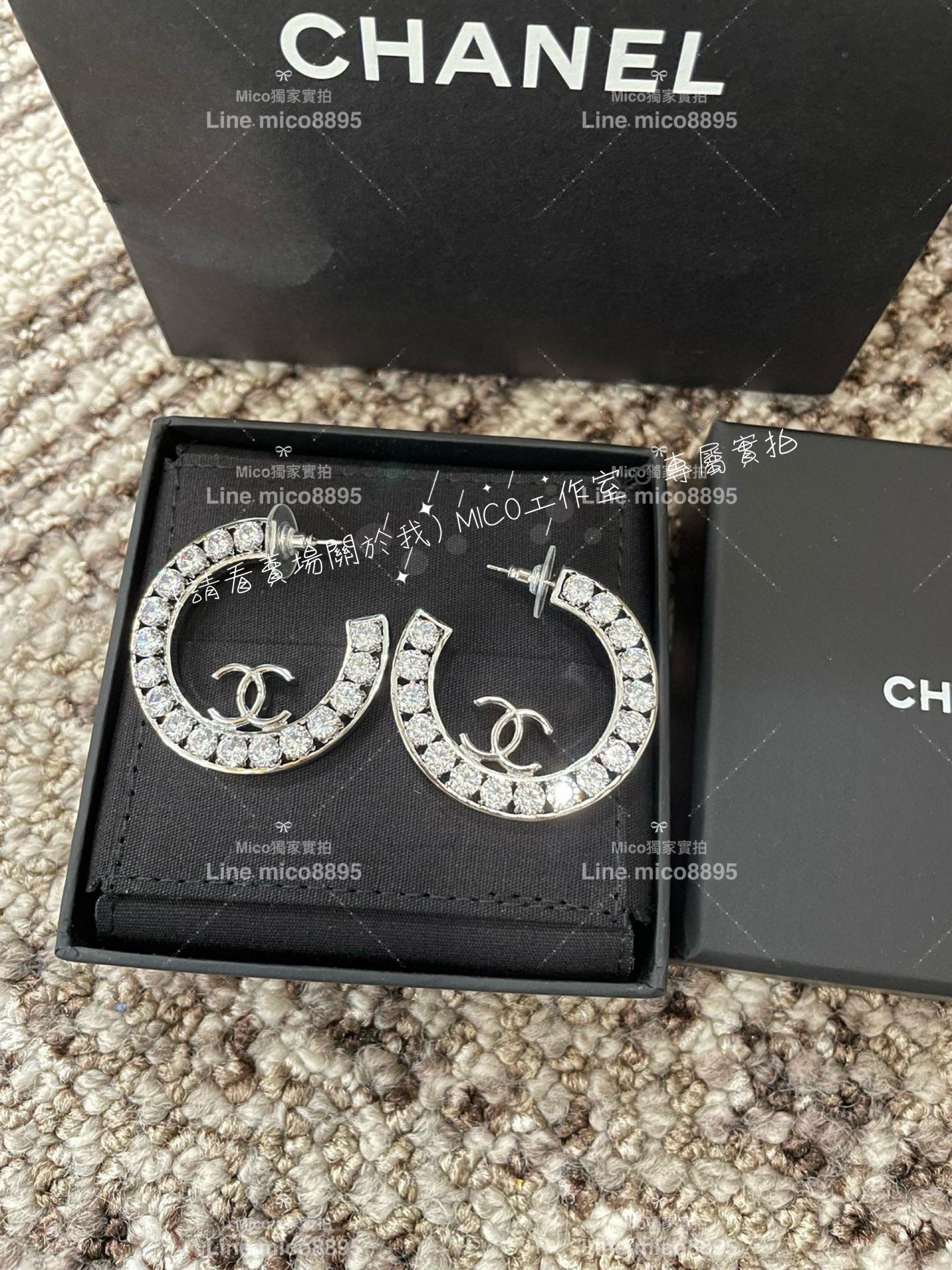 CHANEL 小香 施華洛世奇水鑽大圓圈半月形耳環