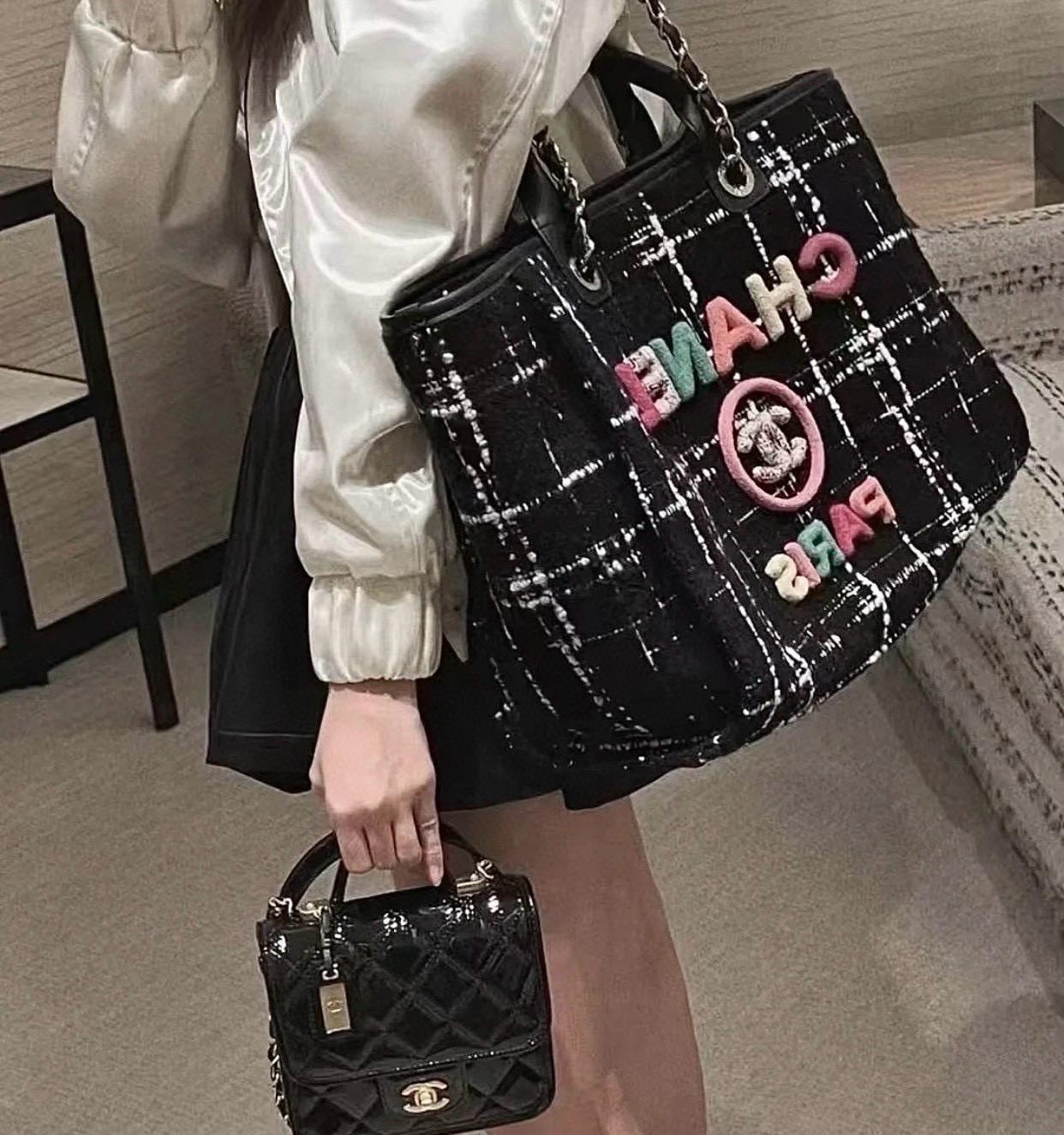 CHANEL 22K秋冬限定款 粗花呢材質糖果色字母手提肩背沙灘包 38cm (沙灘包體積較大不配盒）