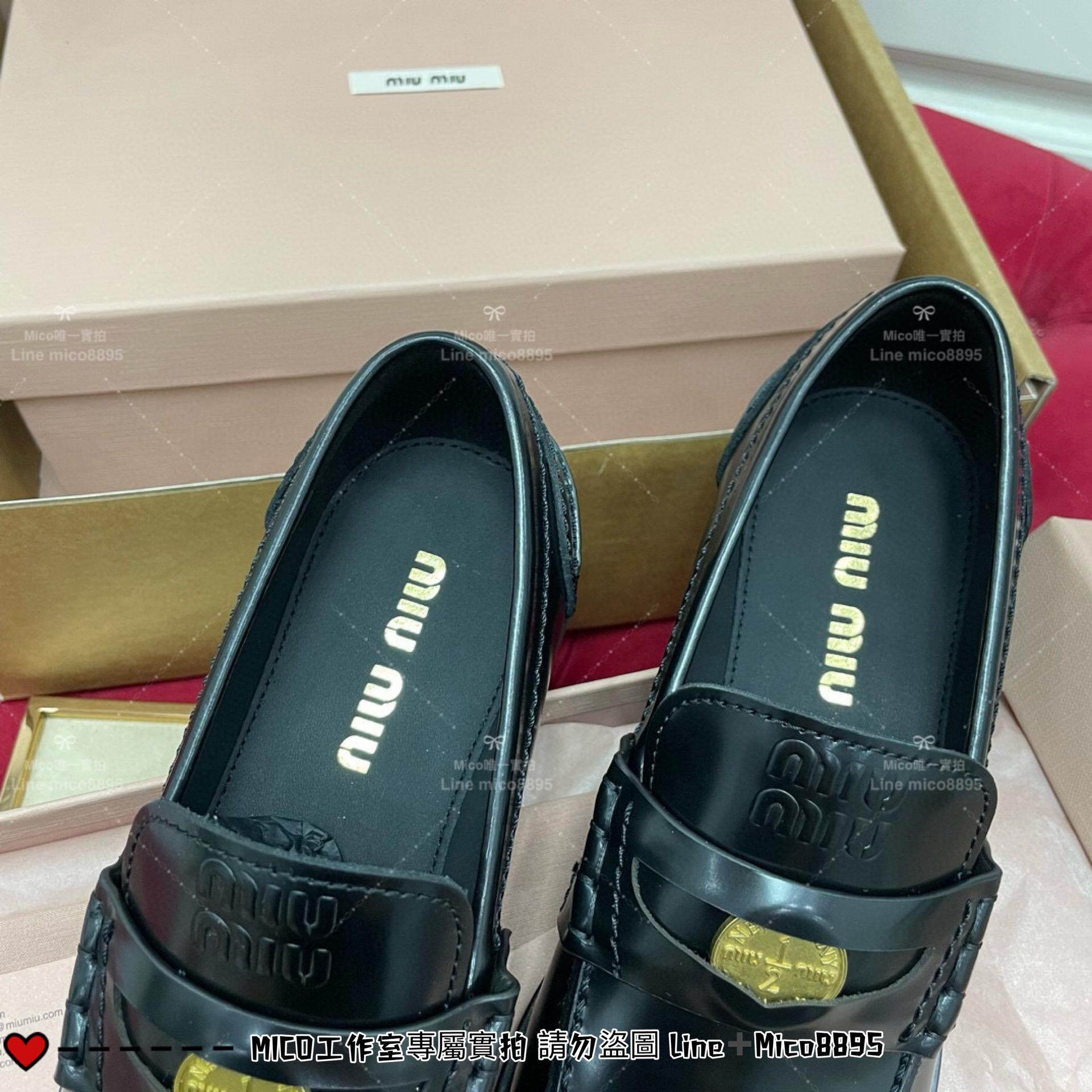 MIUMIU 春夏巴黎時裝周 秀款 黑色皮革面 金幣樂福鞋 學院風 35-39