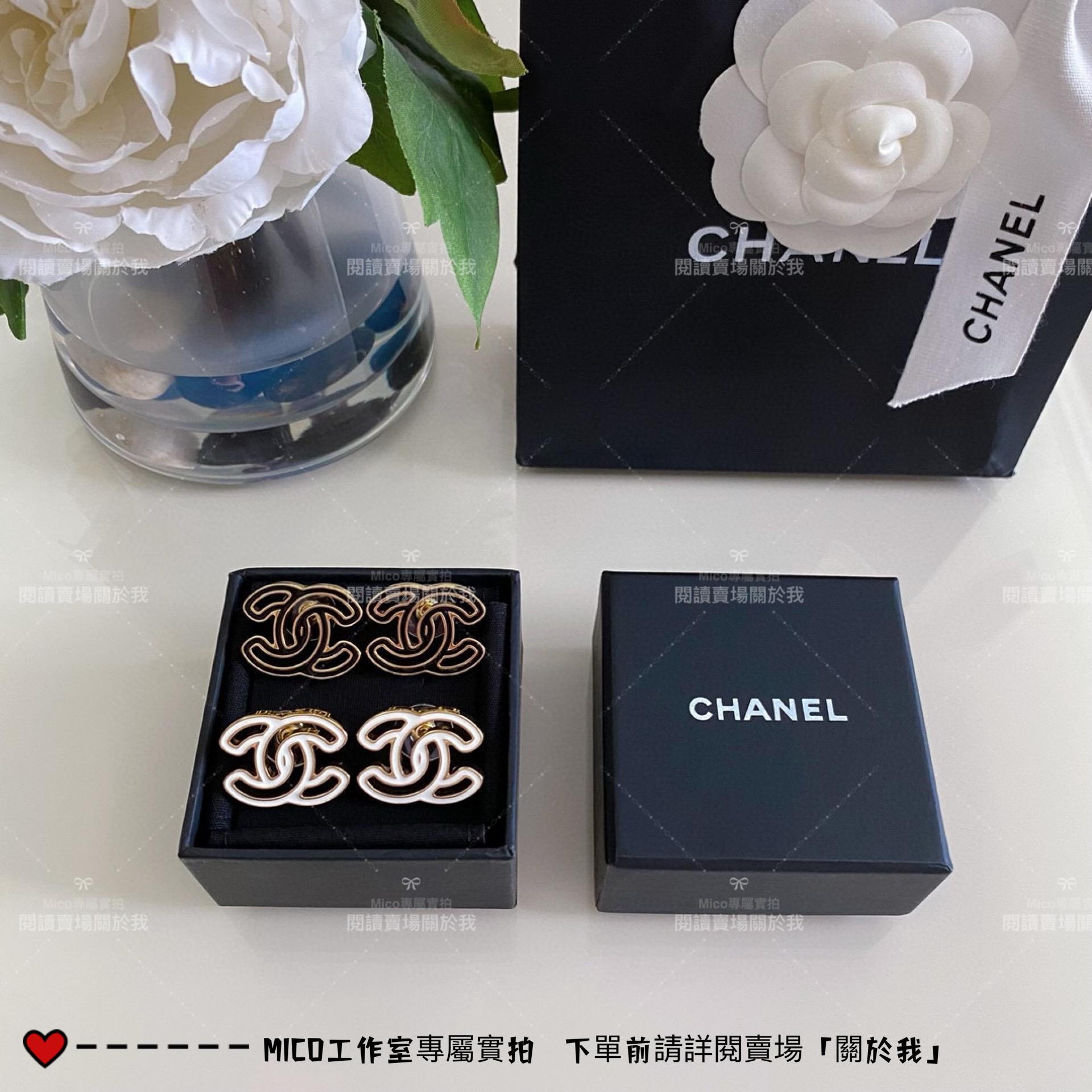 CHANEL 小香 24A 琺瑯+鏡面金屬摟空雙C耳釘/耳環 （黑色/白色/下單備註）