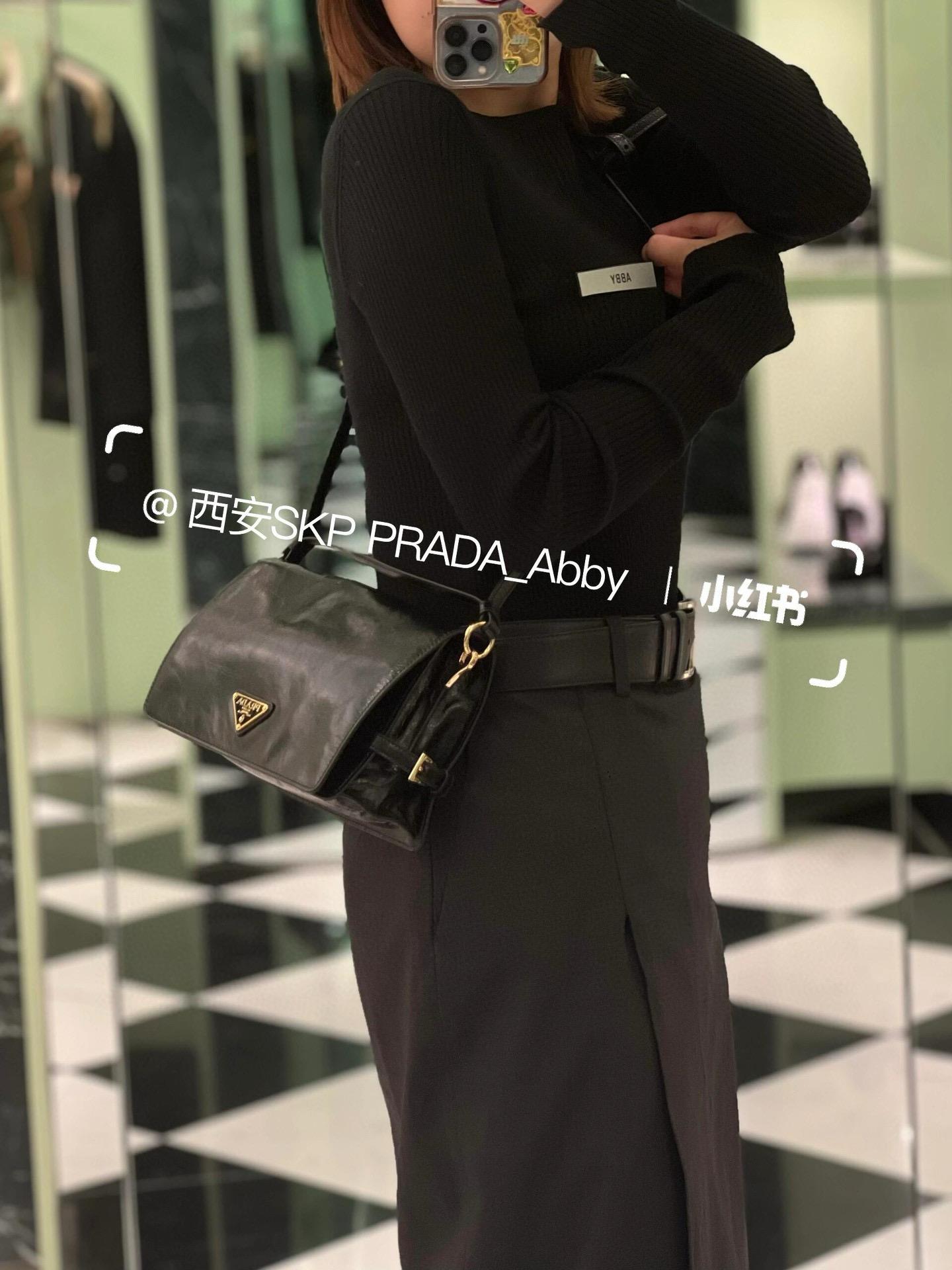 PRADA 黑色油蠟皮革肩背袋 肩背包/郵差包 Luxsox 23cm