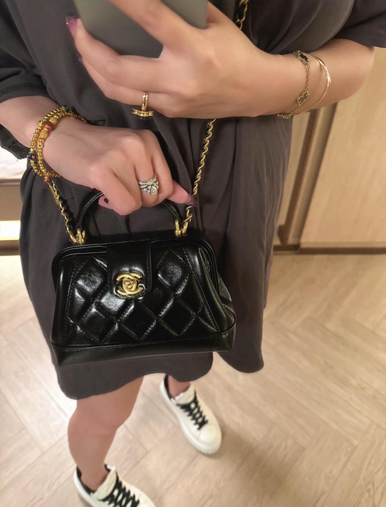 Chanel 香奈兒 24a手工坊系列 黑色/油亮羊皮 手提斜挎復古醫生包 18cm