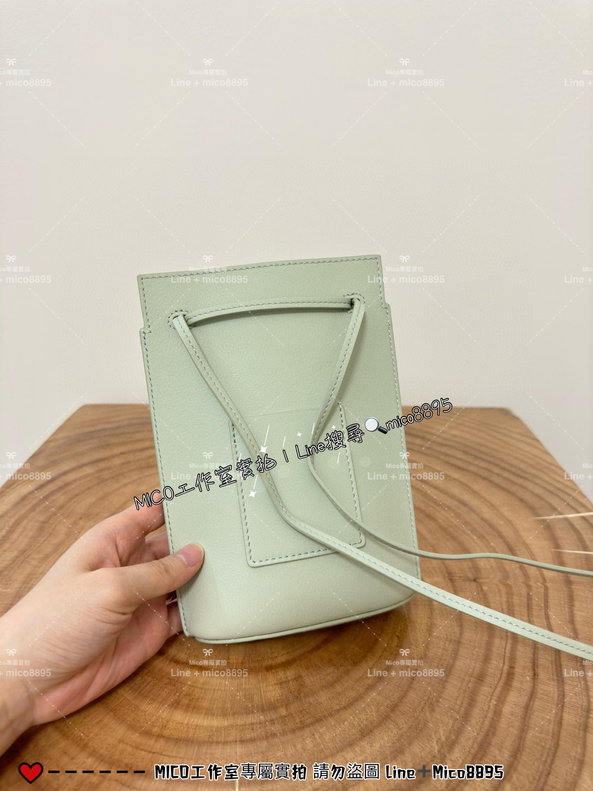 LOEWE 羅威 青綠 Dice Pocket 經典小牛皮二用骰子包 手機包 寬13cm