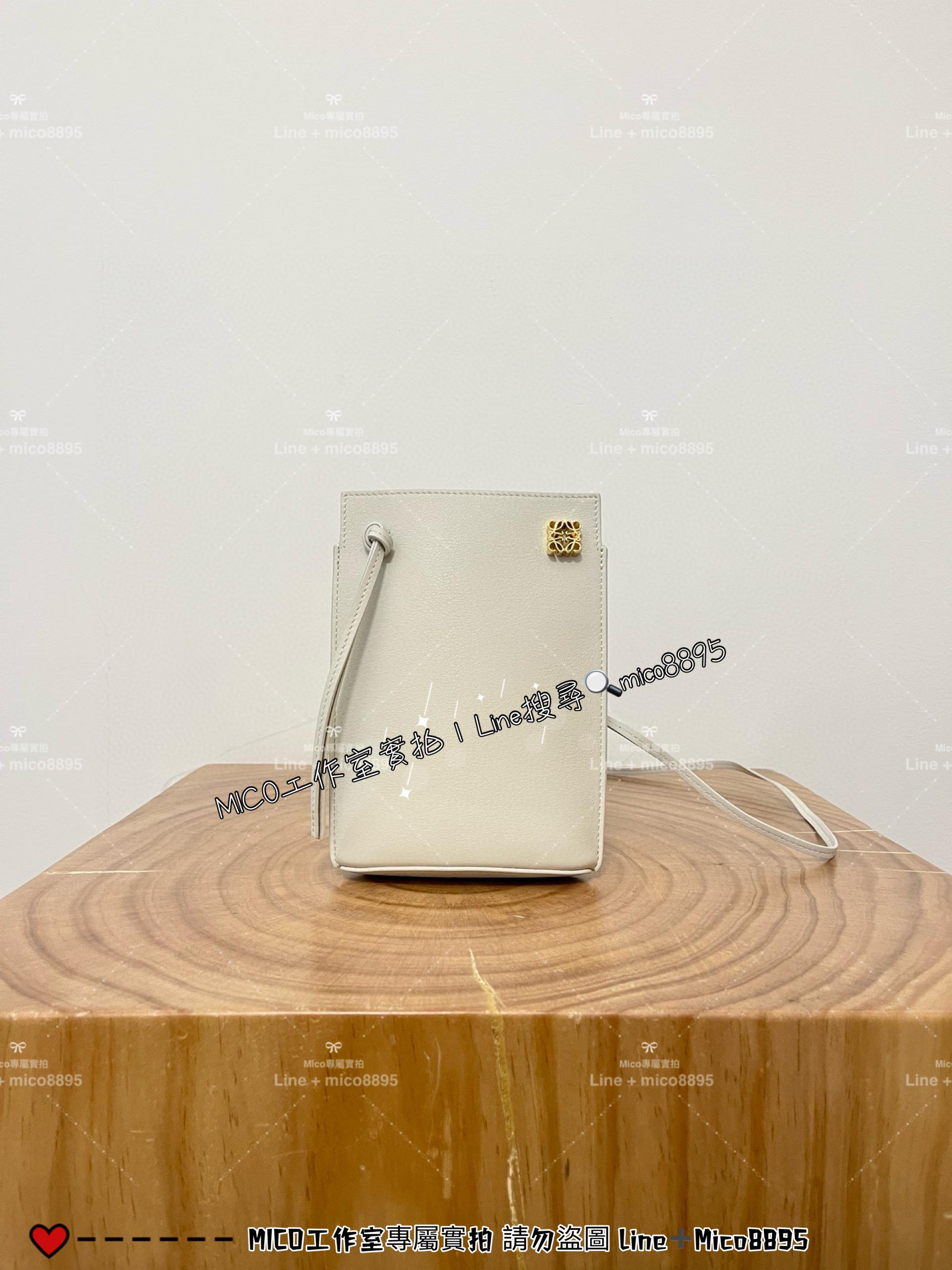 LOEWE 羅威 奶油白 Dice Pocket 經典小牛皮二用骰子包 手機包 寬13cm