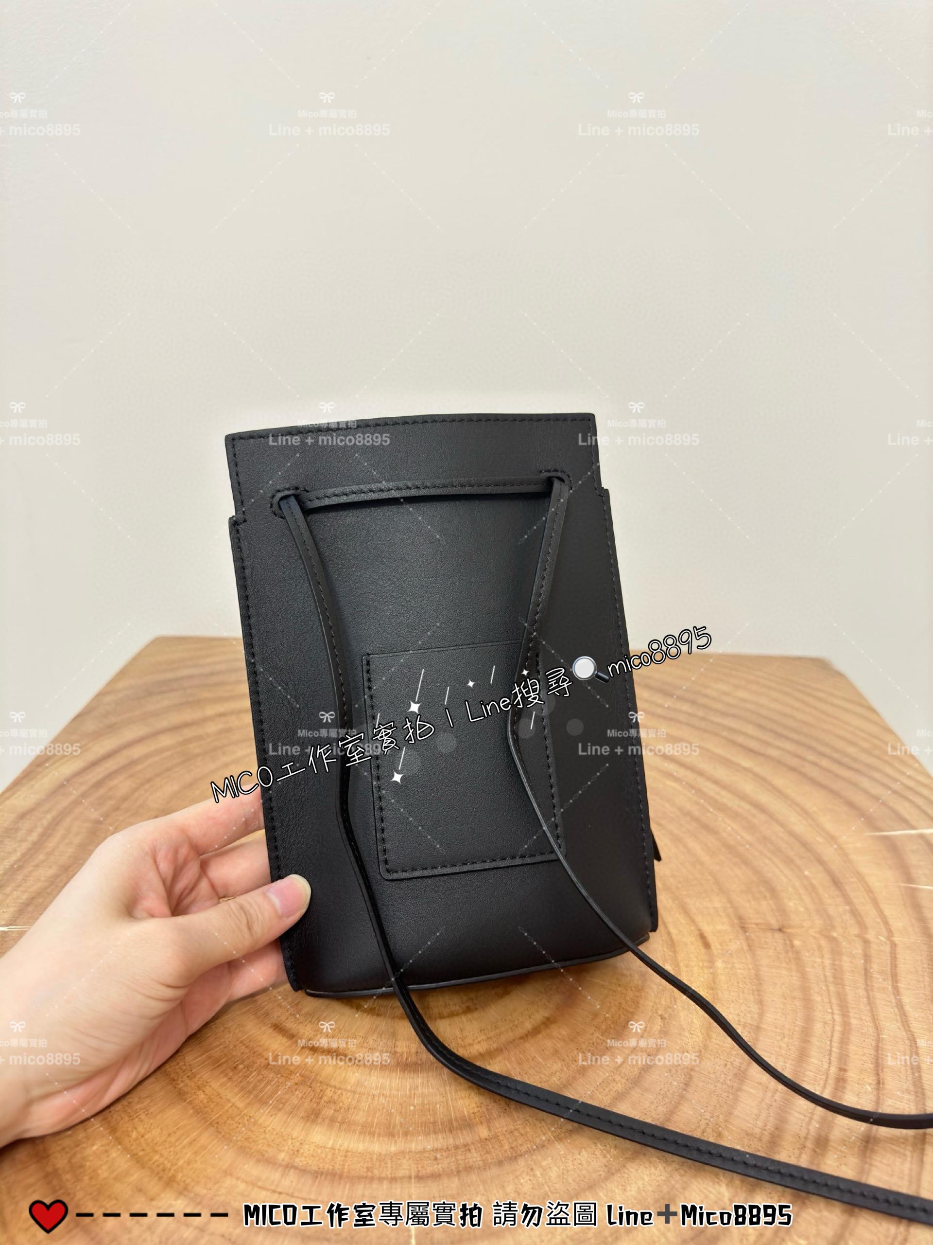 LOEWE 羅威 黑色 Dice Pocket 經典小牛皮二用骰子包 手機包 寬13cm