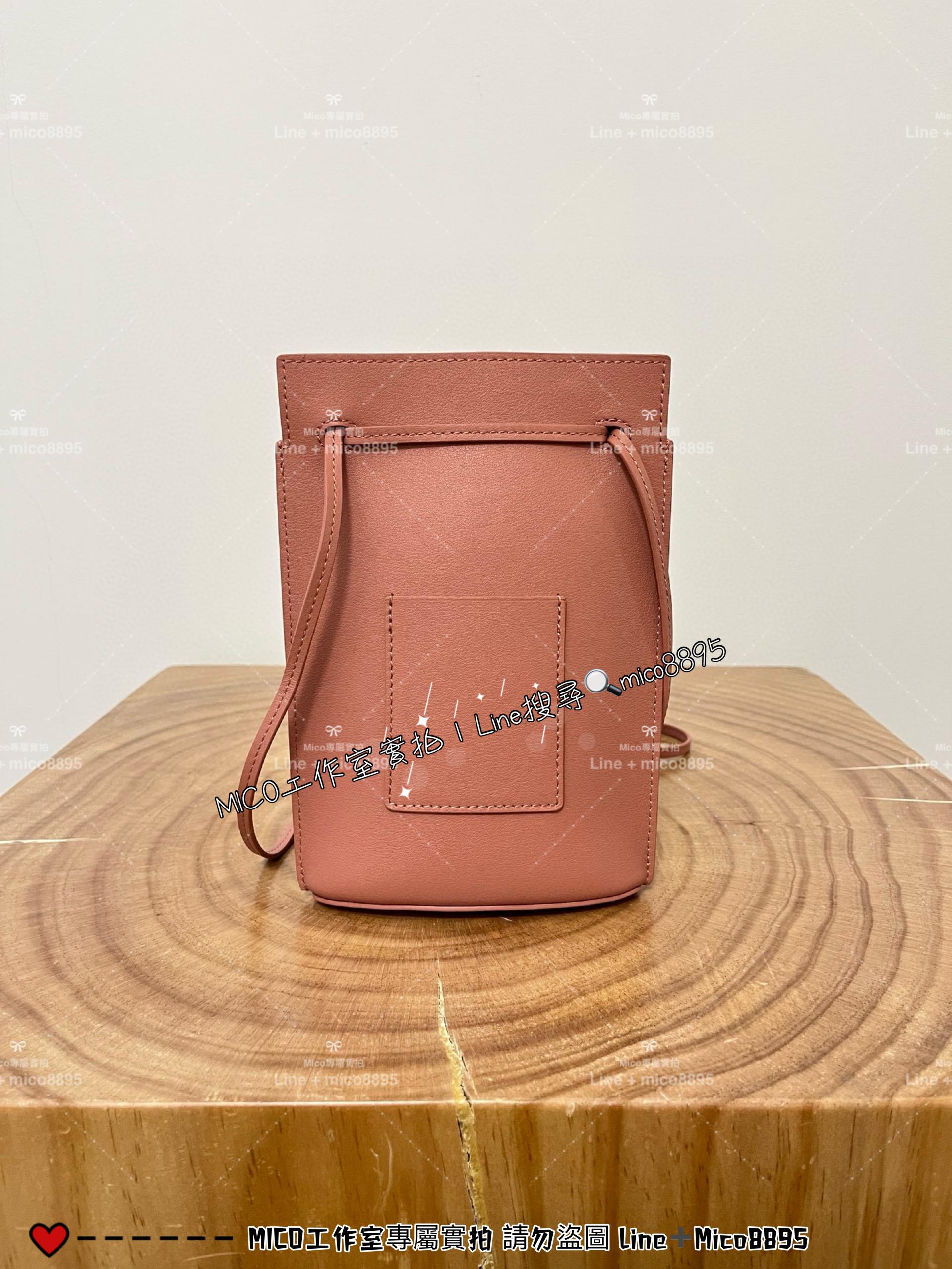 LOEWE 羅威 乾燥玫瑰粉 Dice Pocket 經典小牛皮二用骰子包 手機包 寬13cm