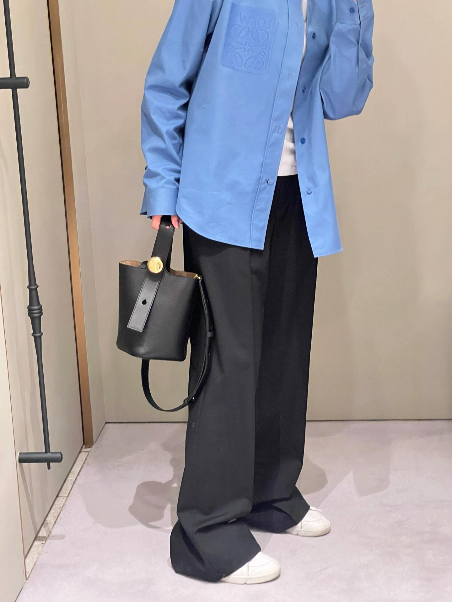 LOEWE 羅威 黑色平紋牛皮 Pebble Mini Bucket Bag 水桶包 可斜挎手提 19.5cm