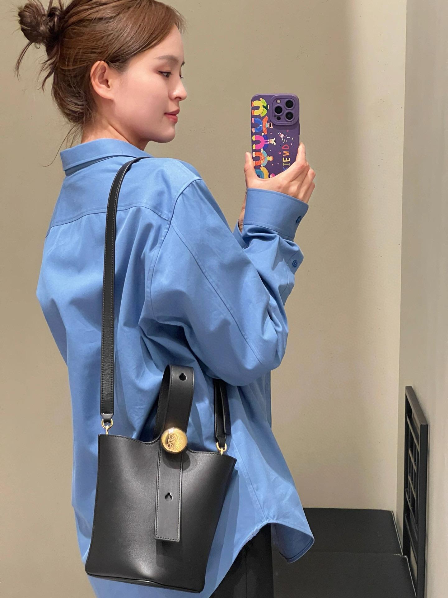 LOEWE 羅威 黑色平紋牛皮 Pebble Mini Bucket Bag 水桶包 可斜挎手提 19.5cm