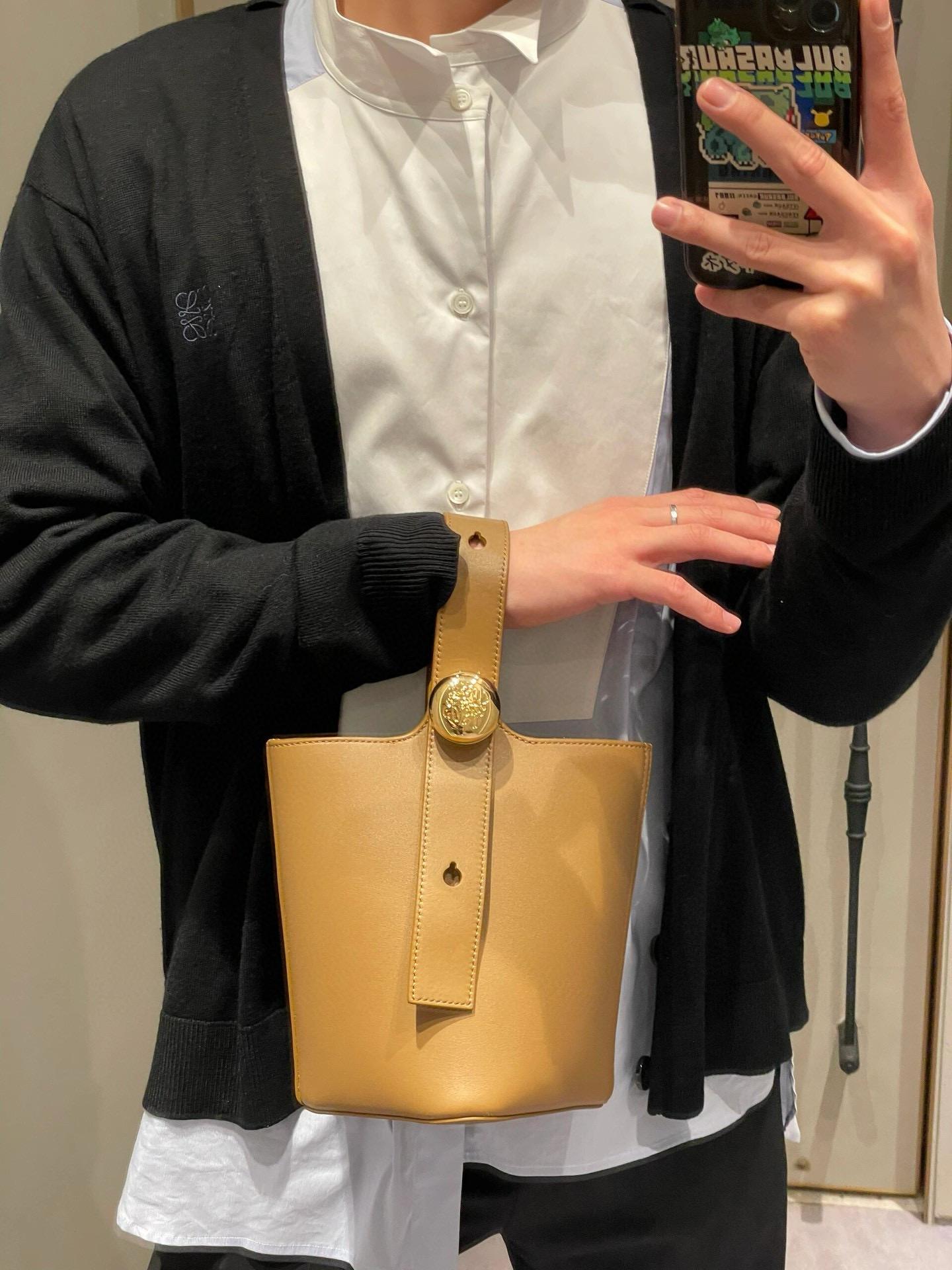 LOEWE 羅威 橡木棕平紋牛皮 Pebble Mini Bucket Bag 水桶包 可斜挎手提 19.5cm